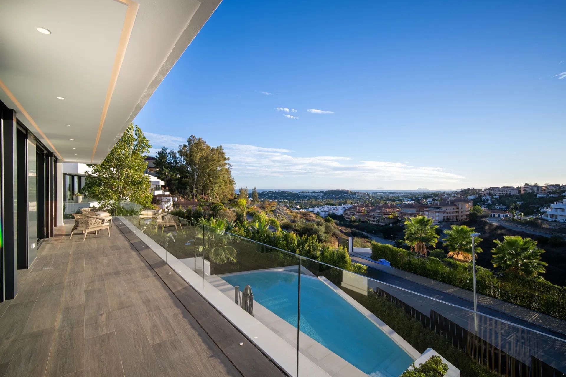 Moderne prachtvilla met panoramisch uitzicht in Nueva Andalucía foto 20