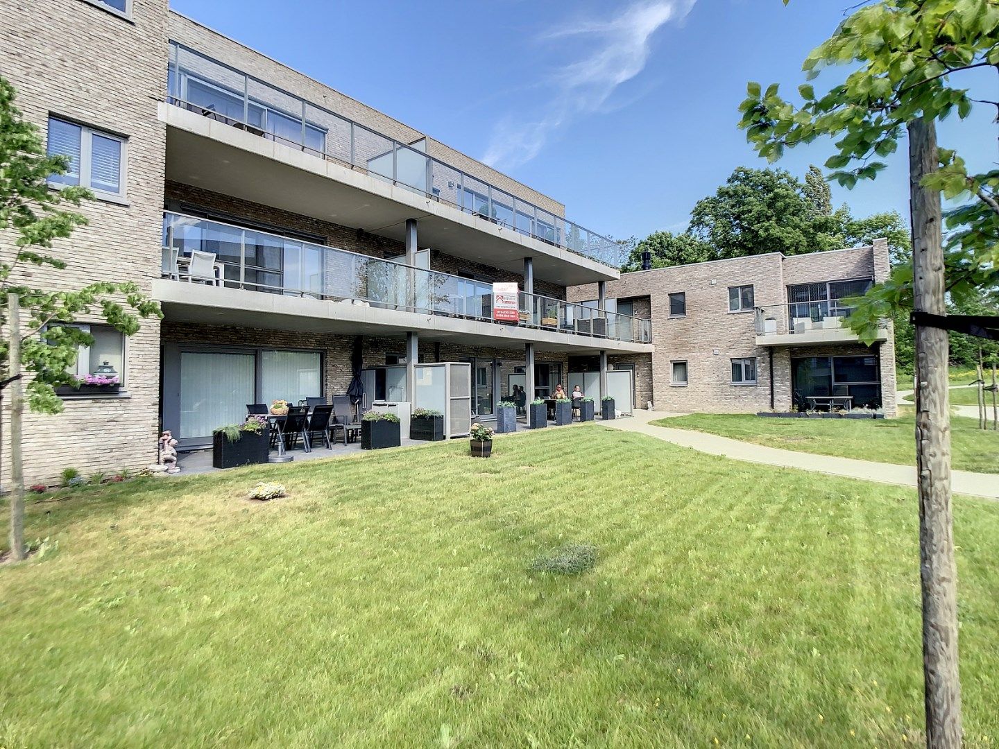 Recent, ruim, luxueus en energiezuinig appartement met 2 slaapkamers en groot zuidgericht terras in Tongeren foto {{pictureIndex}}