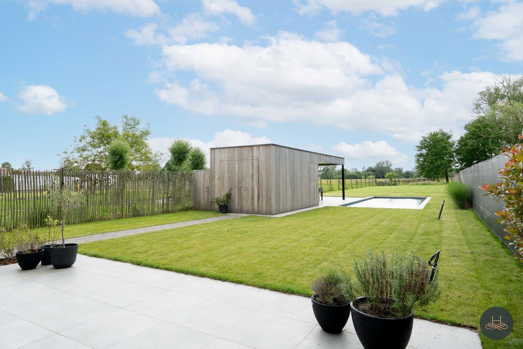 Knappe recente woning met prachtig groen uitzicht foto 24