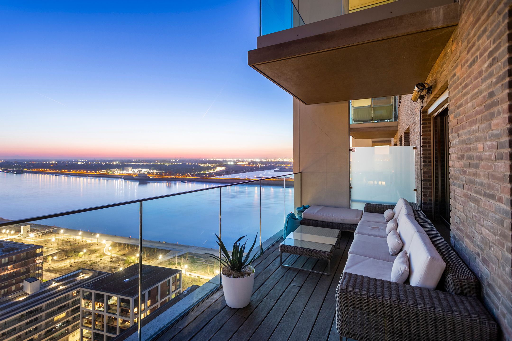 luxeappartement met spectaculaire zichten op 20e verdieping foto 27