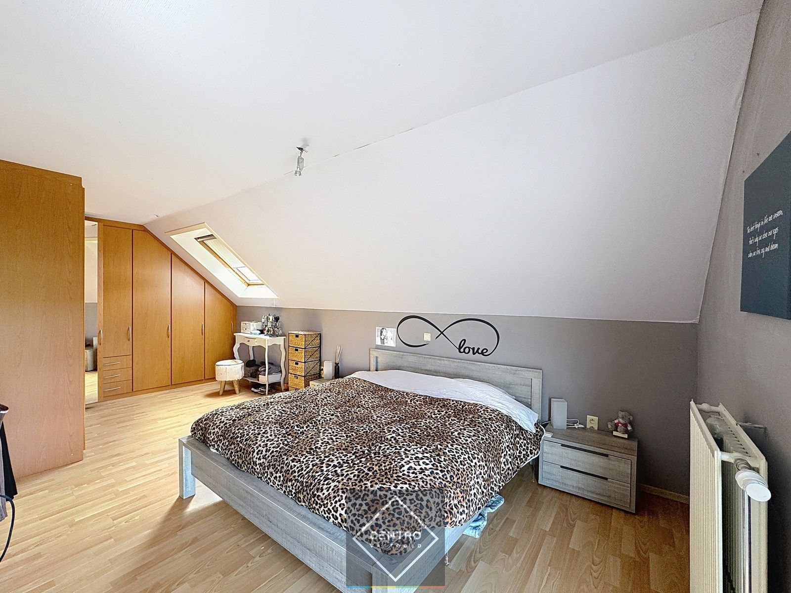 BEDRIJFSPAND te koop op AAA-locatie! Verwarmd MAGAZIJN/TOONZAAL met burelen en instapklare WONING te Brugge (Sint-Michiels). foto 13