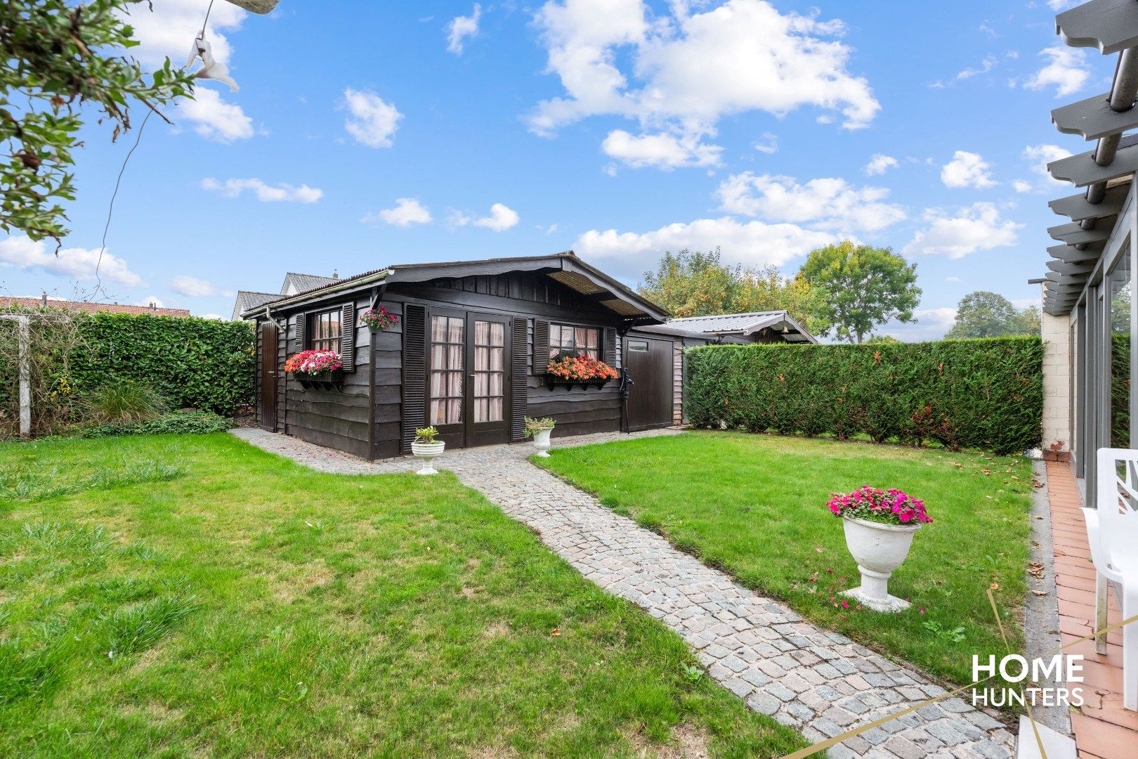 Charmante halfopen woning met tuin & garage foto 13