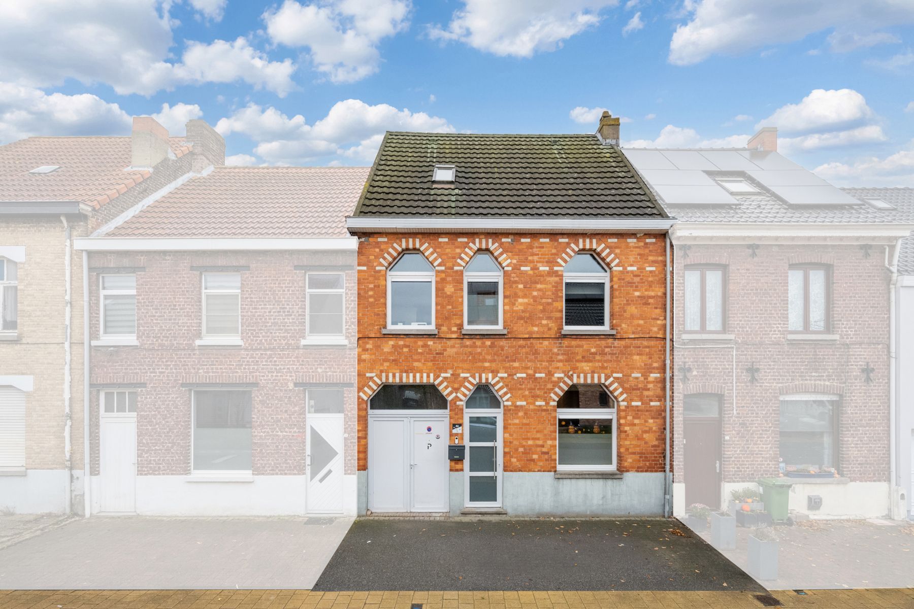 Instapklare woning met 5 slaapkamers en tuin op topligging foto {{pictureIndex}}