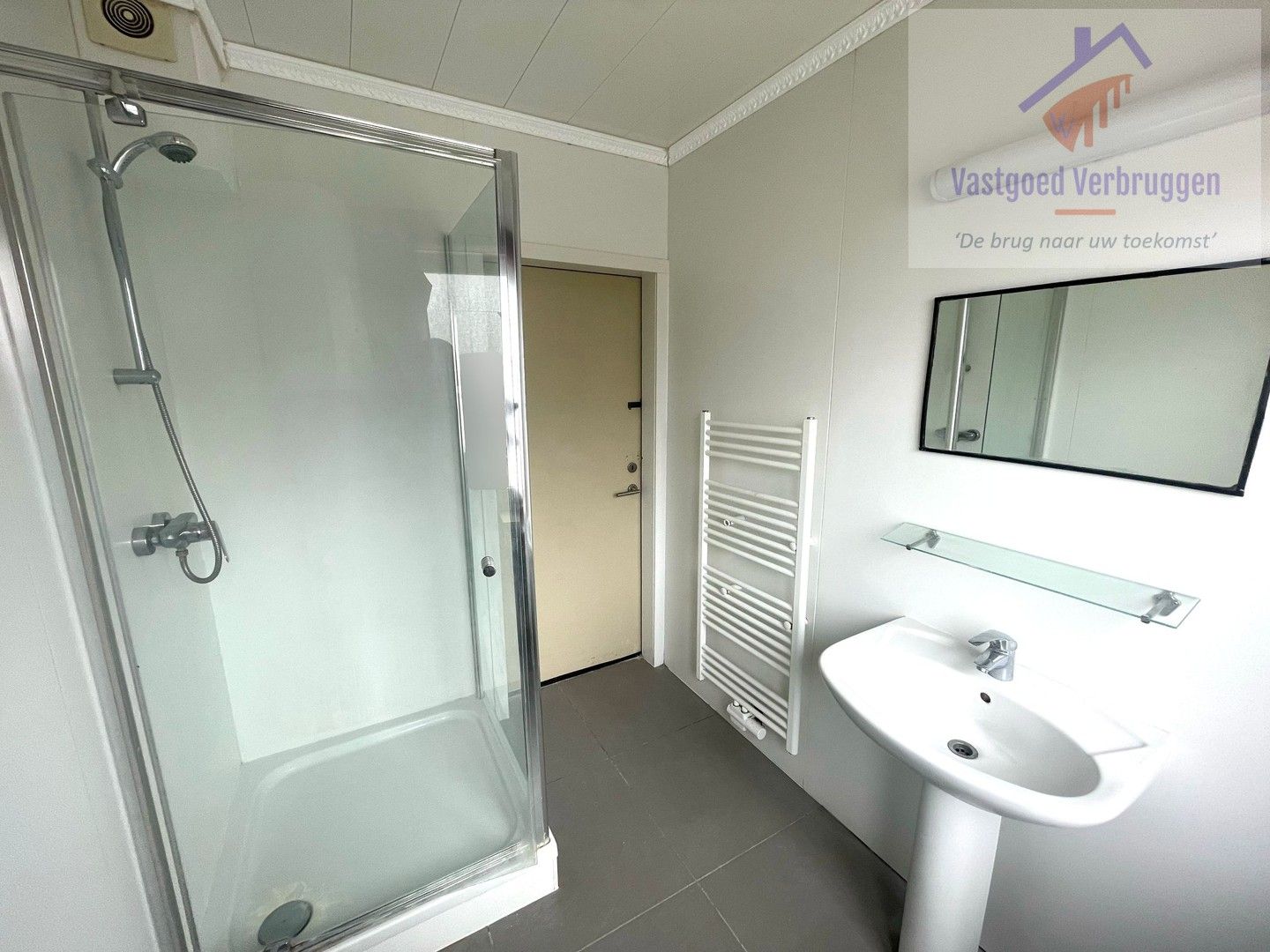 Centraal gelegen ruime woning met 5 slaapkamers, 2 badkamers en tuin! foto 9