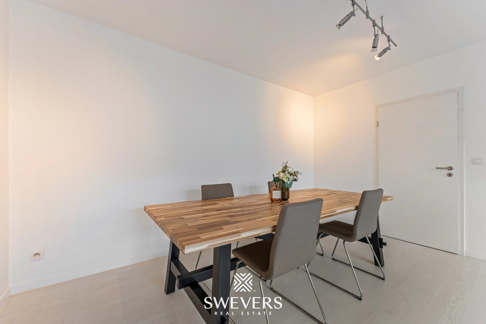 Instapklaar en energiezuinig 2-slaapkamerappartement in het centrum van Heppen foto 8