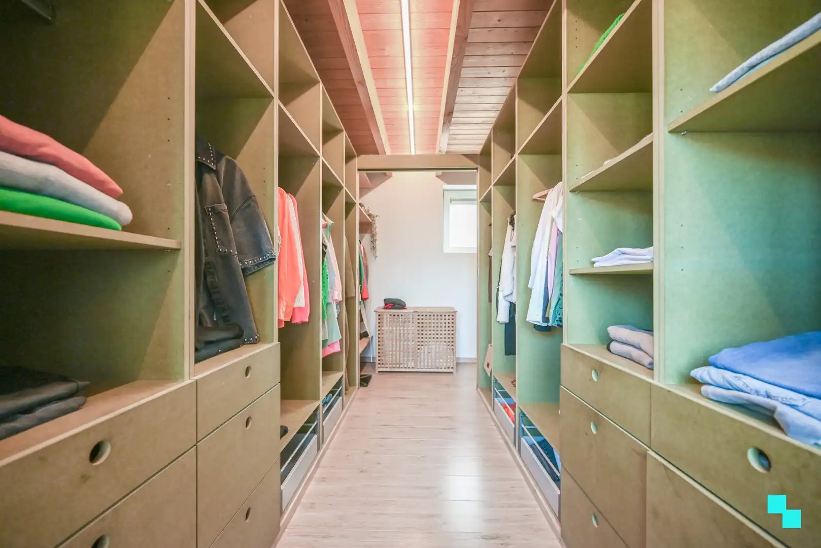 Stijlvol wonen met comfort: 5 slaapkamers, zonnig terras & moderne technieken foto 16