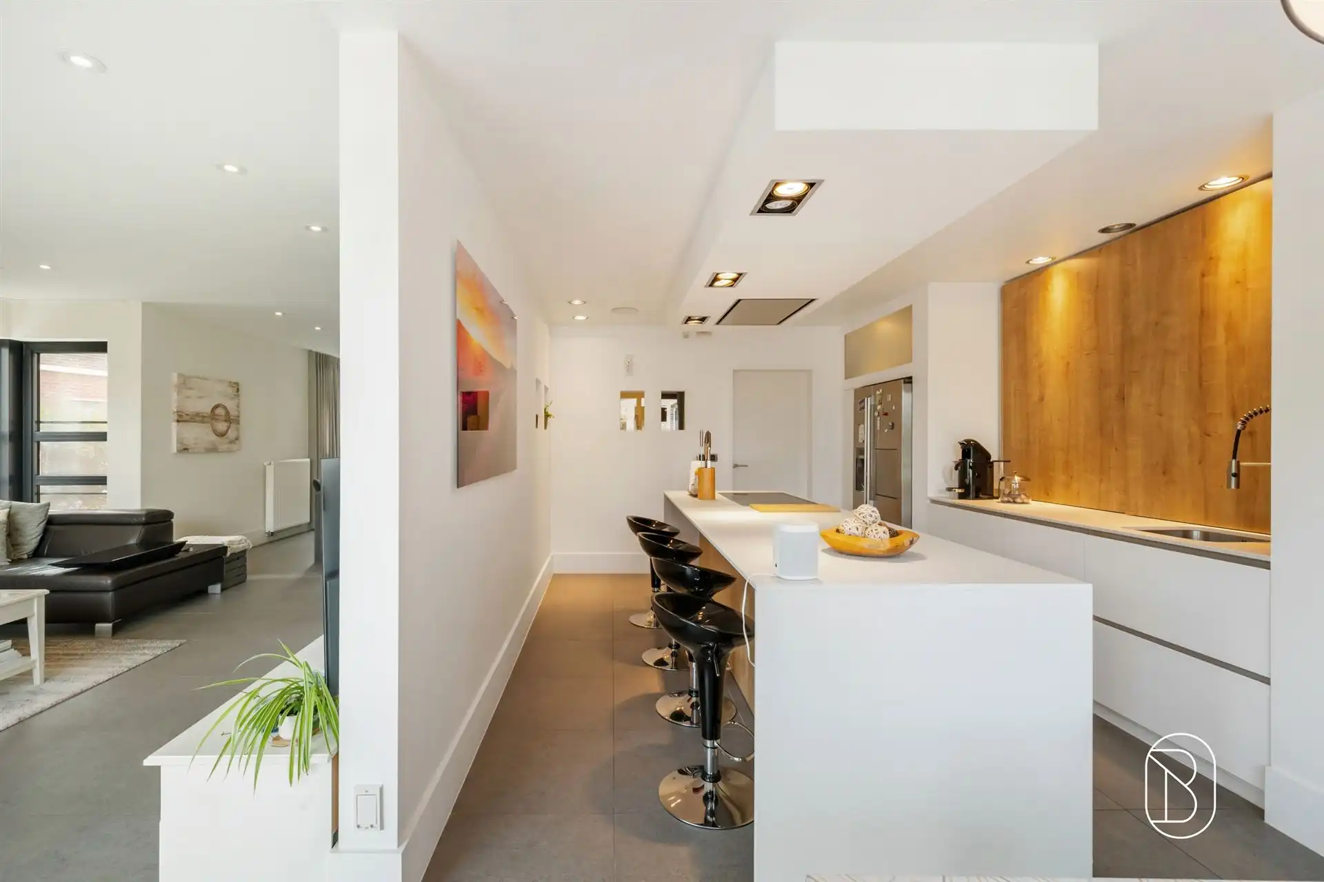 Instapklare woning met zwembad en bijgebouw foto 15