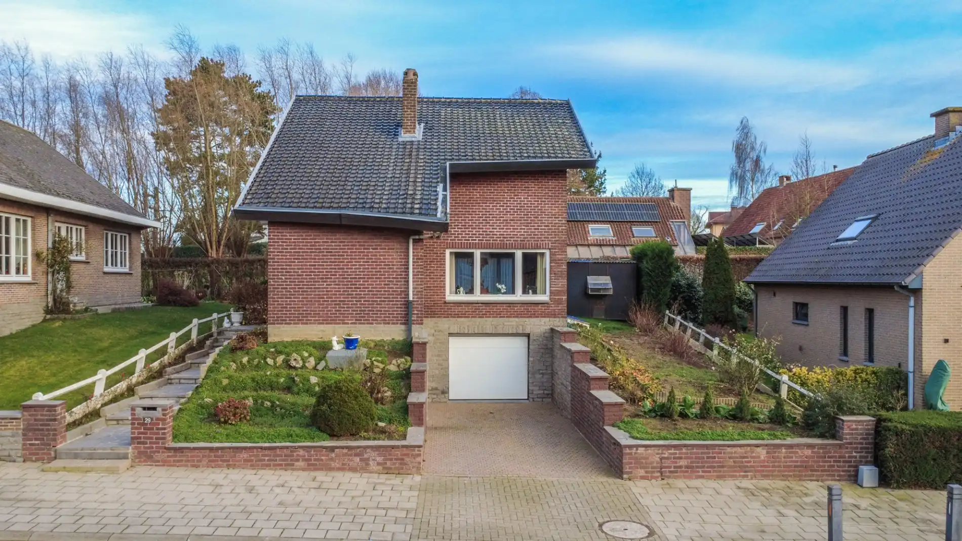 !!! OPTIE !!! Een degelijke, vrijstaande woning te Lembeek! foto 2