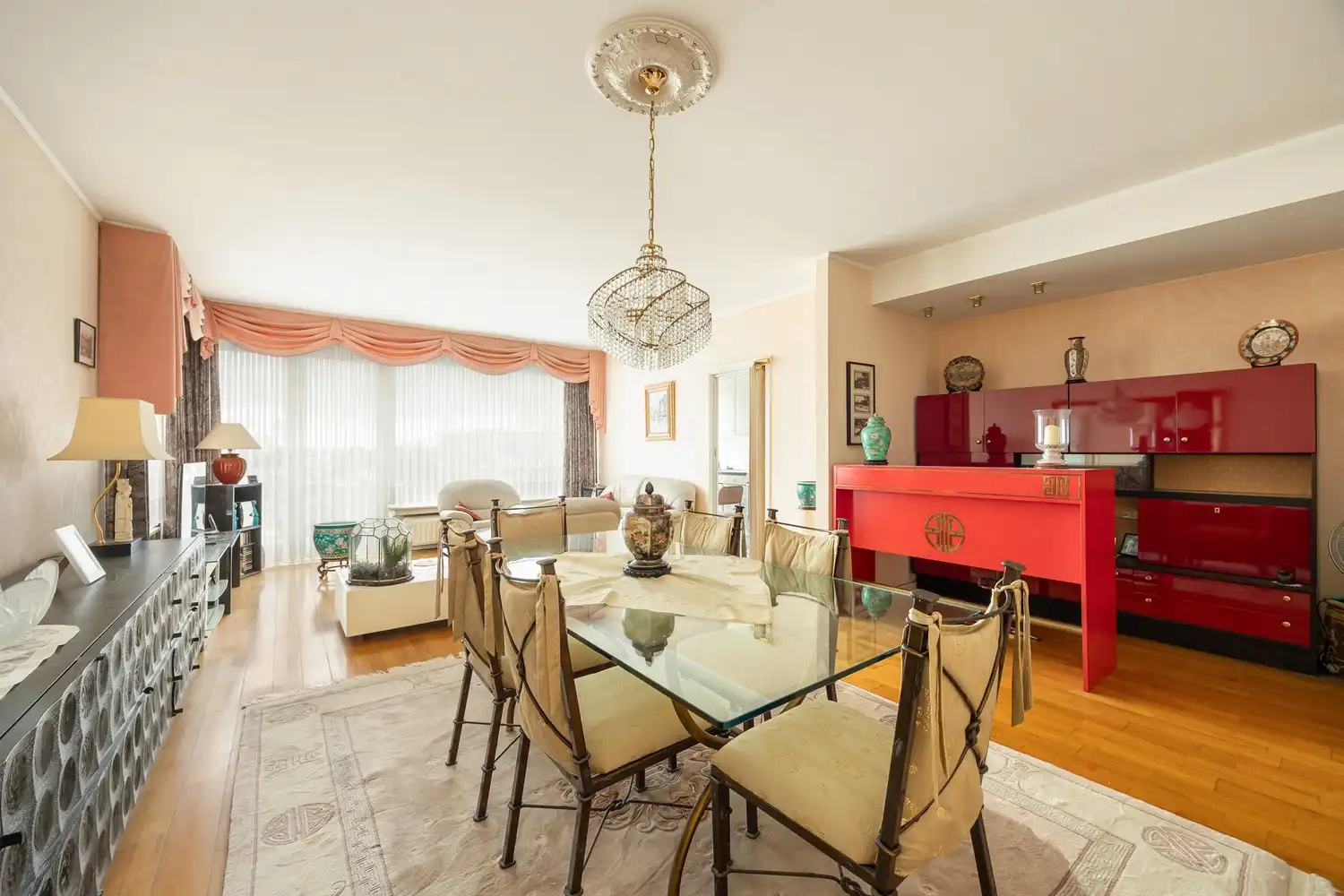 Ruim en lichtrijk 2-slaapkamerappartement met terras foto 3