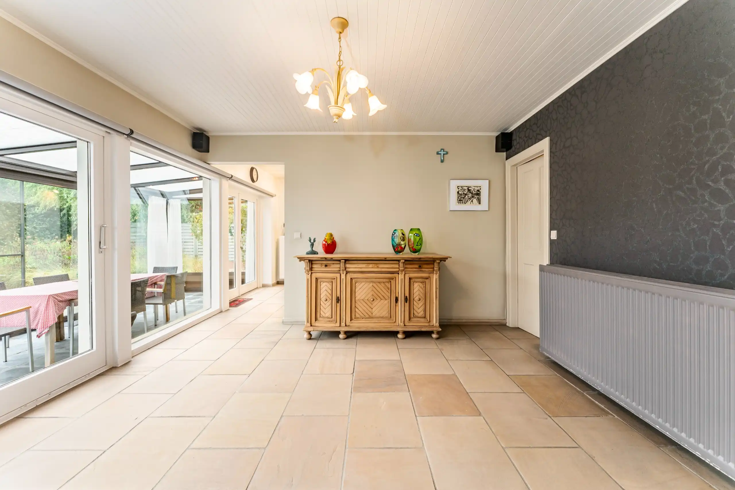 Verzorgde bungalow op 585 m2 met 3 slaapkamers en zonnige tuin nabij het centrum foto 3