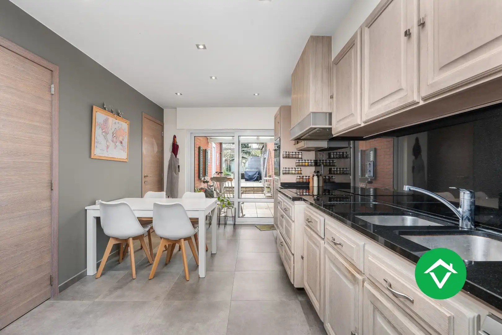 Prachtige rijwoning met 3 slaapkamers en tuin in centrum Roeselare foto 10