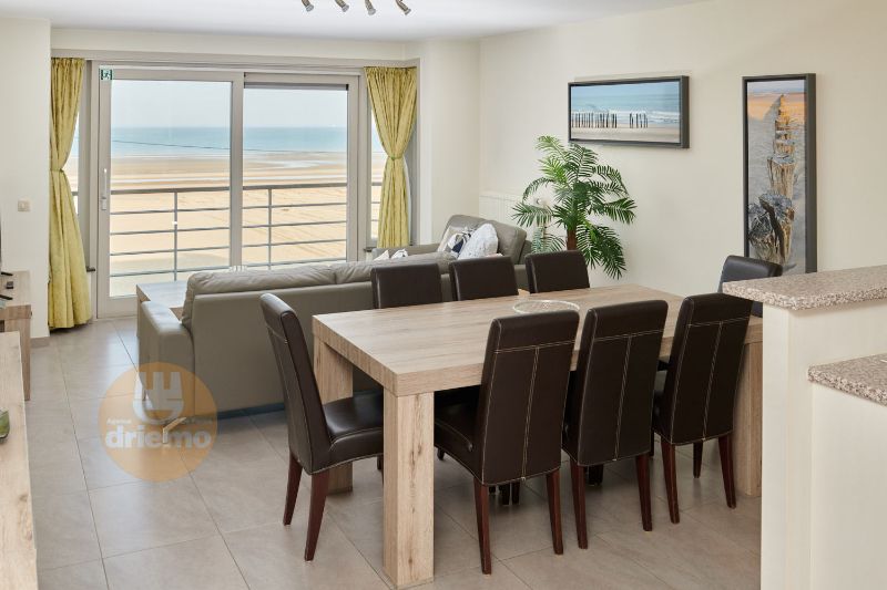 EXCLUSIEF APPARTEMENT OP DE ZEEDIJK MET TWEE SLAAPKAMERS foto {{pictureIndex}}