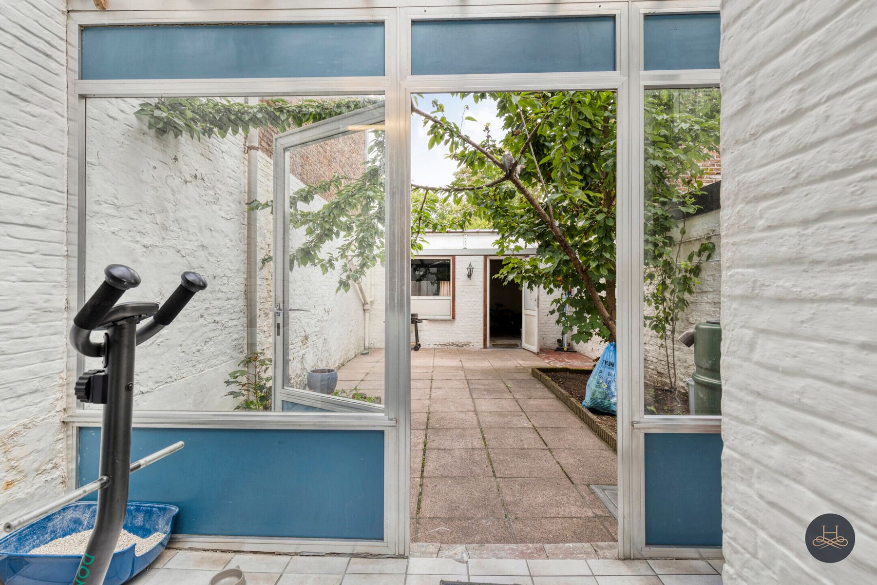Knappe renovatiewoning met binnenplaats en 4 slaapkamers foto 13
