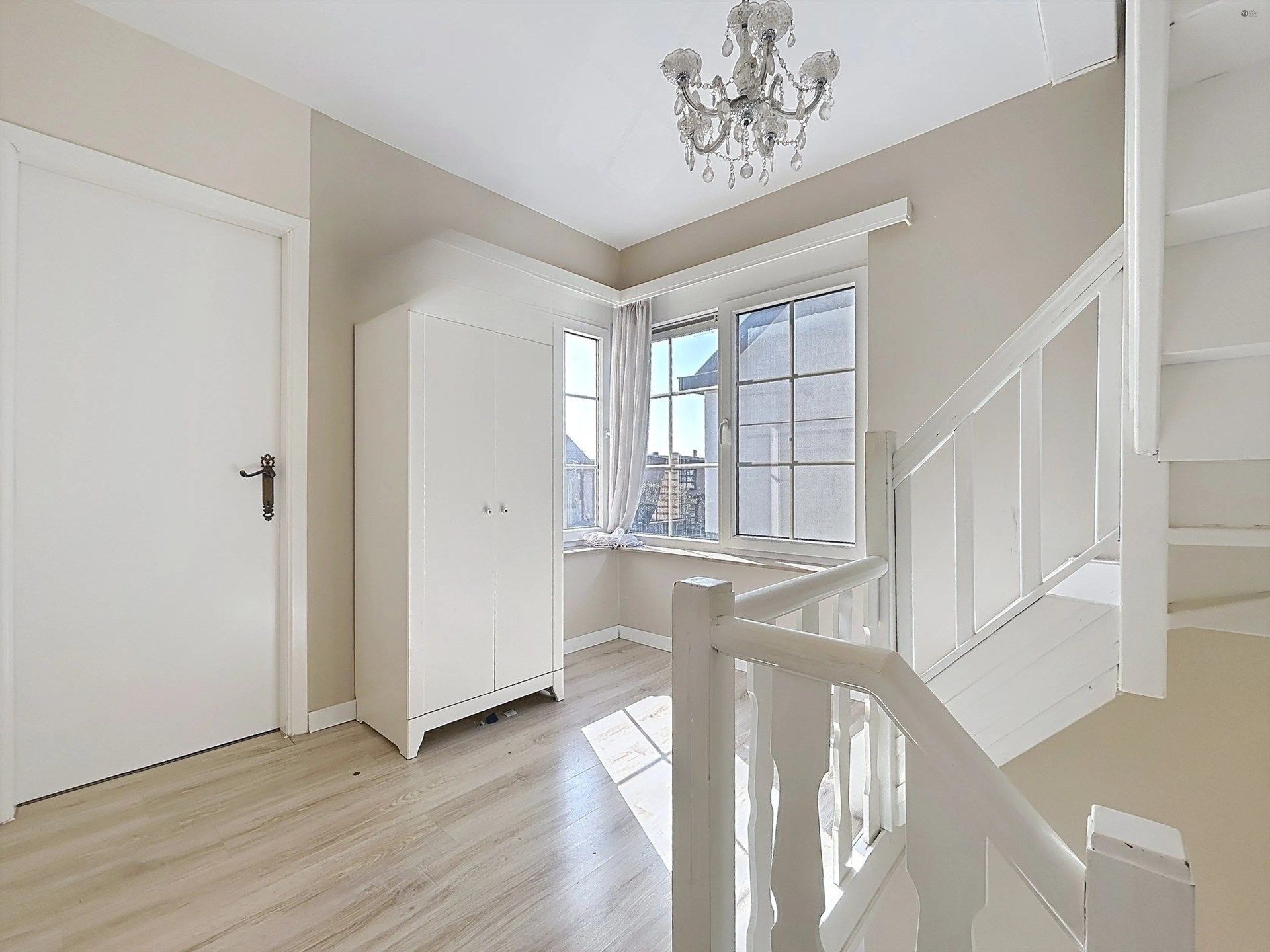 instapklare gezinswoning met 4 slp, aparte studio en 3 badkamers op perceel van 453m²  foto 15