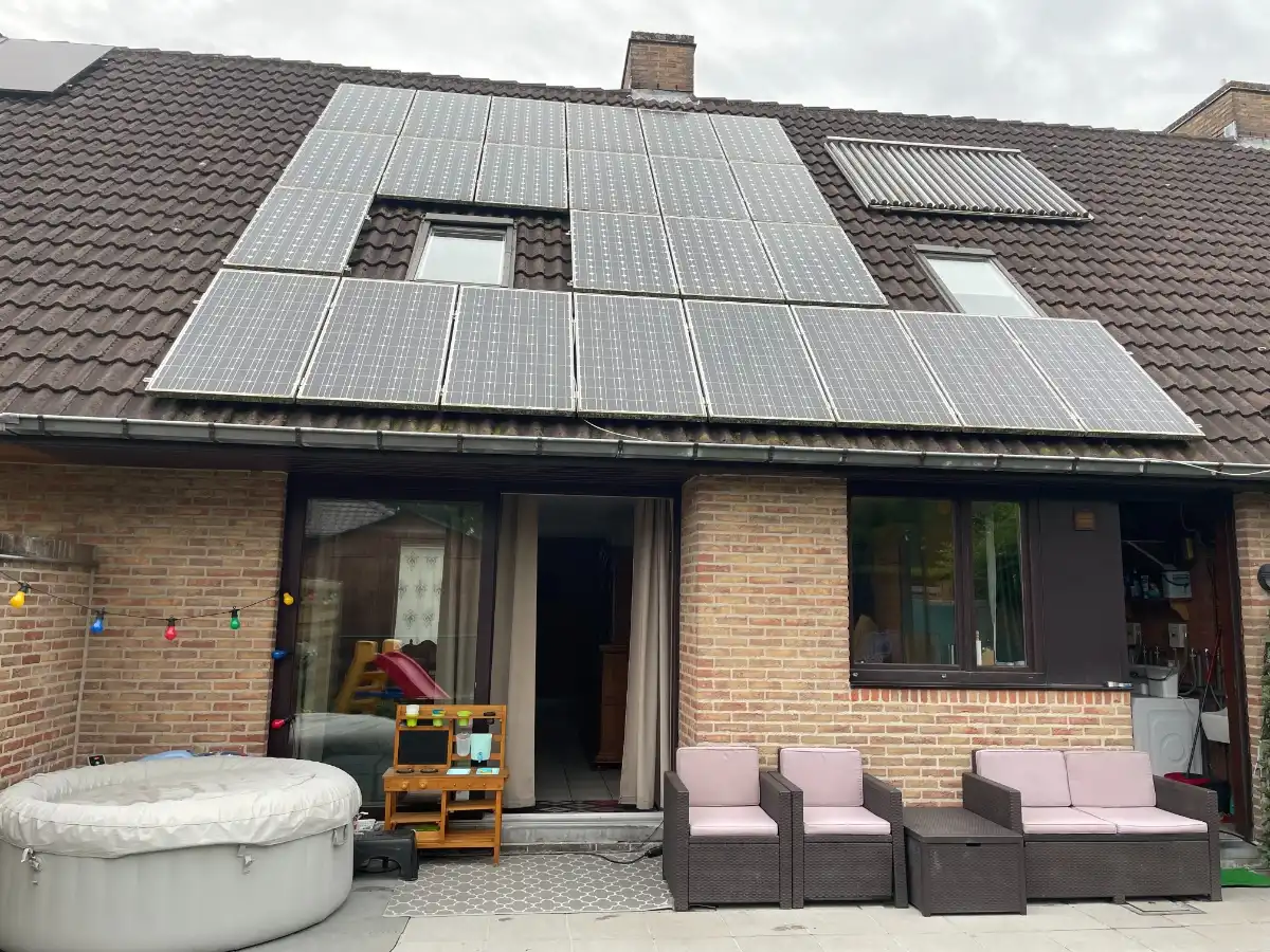 EENGEZINSWONING + garage & tuin foto 8