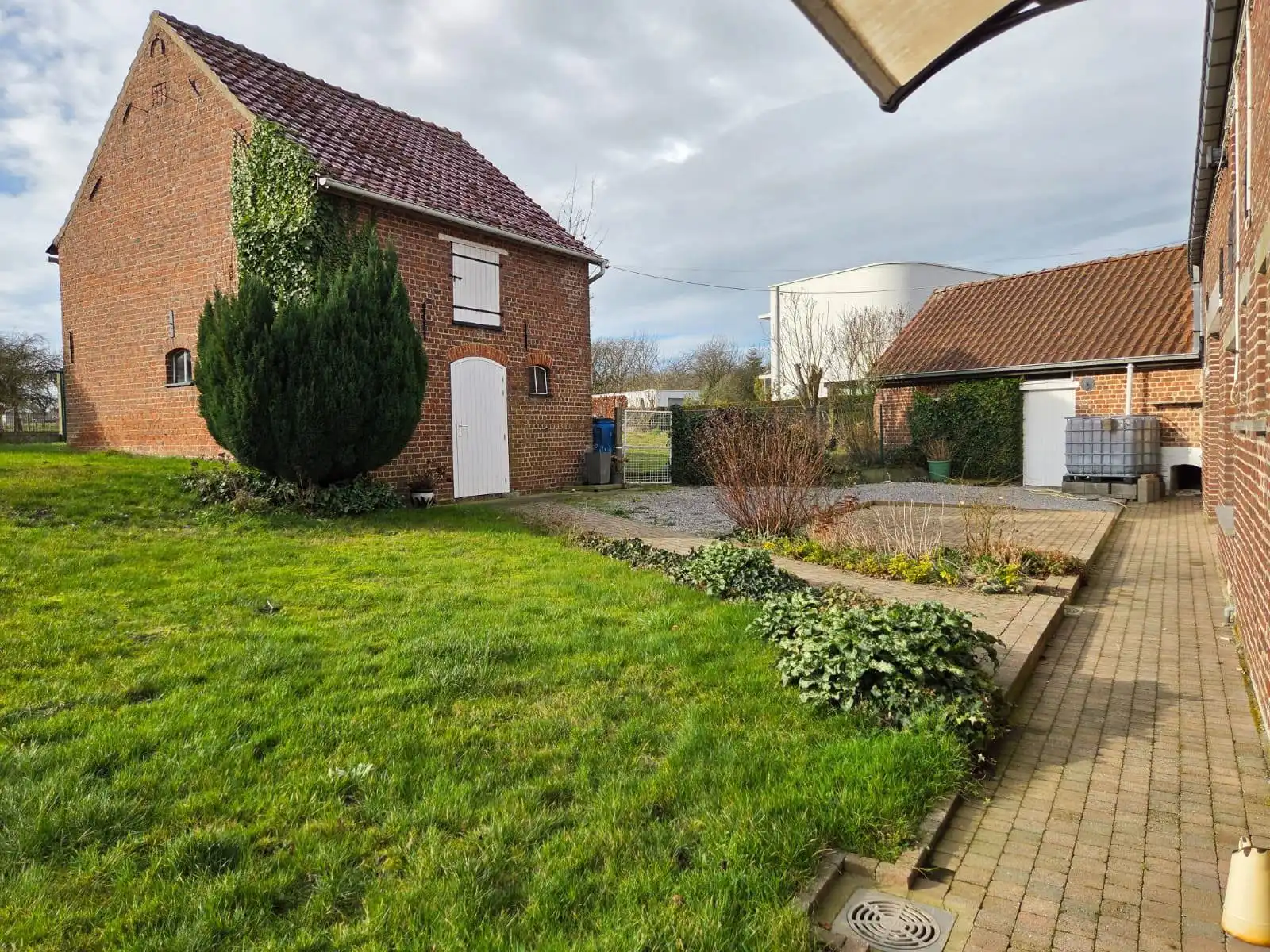 WSB-Immo: Charmante boerderijwoning met ruime garage en tuin foto 15