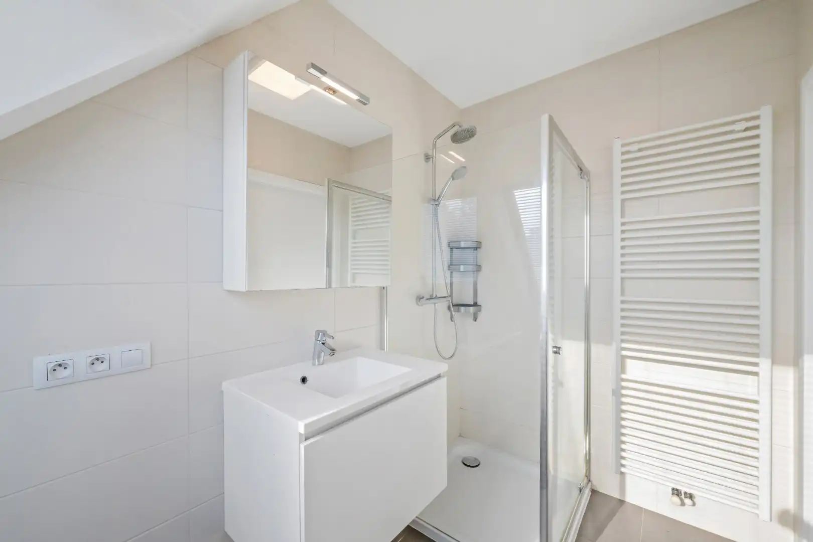 Recent appartement met autostaanplaats in Sint-Kruis foto 7