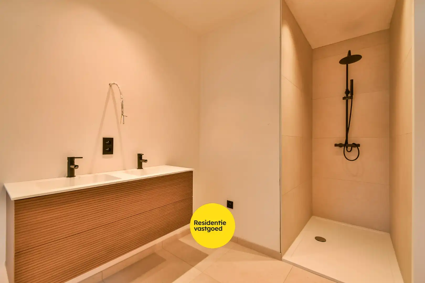 Ruime en kwalitatieve nieuwbouwwoning! foto 20