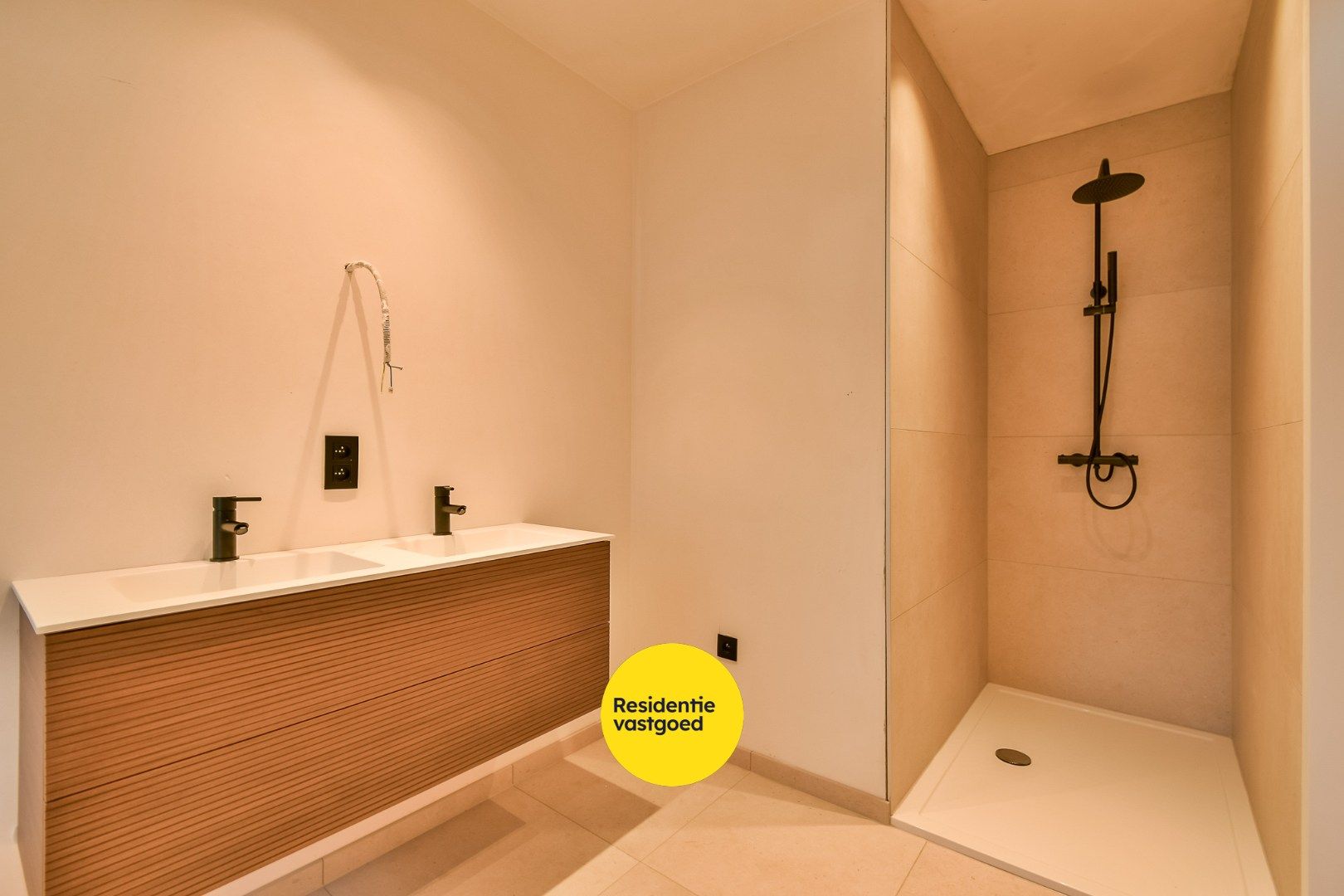 Ruime en kwalitatieve nieuwbouwwoning! foto 20