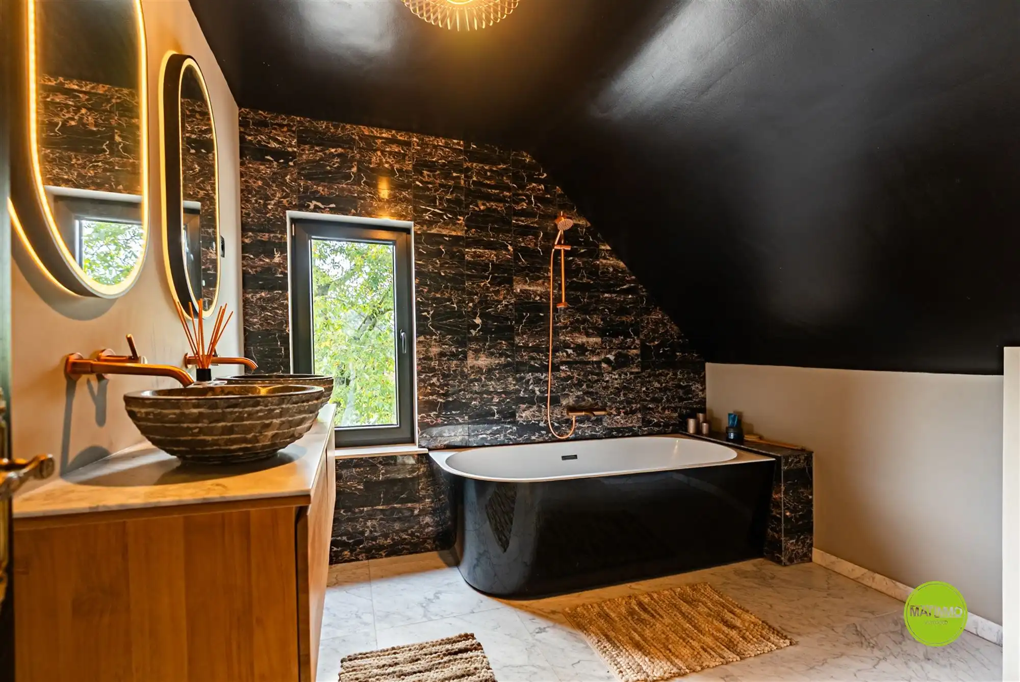 Unieke, luxueus gerenoveerde woning op uitzonderlijk perceel foto 39