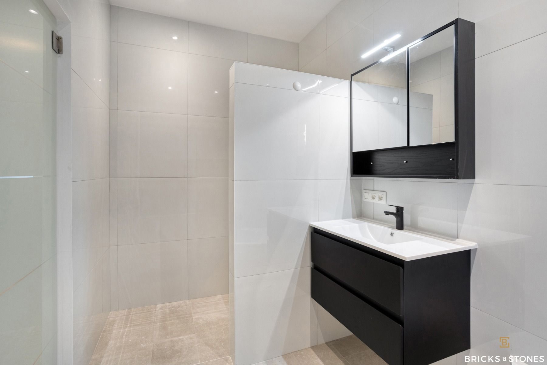 Knap gerenoveerd appartement foto 16