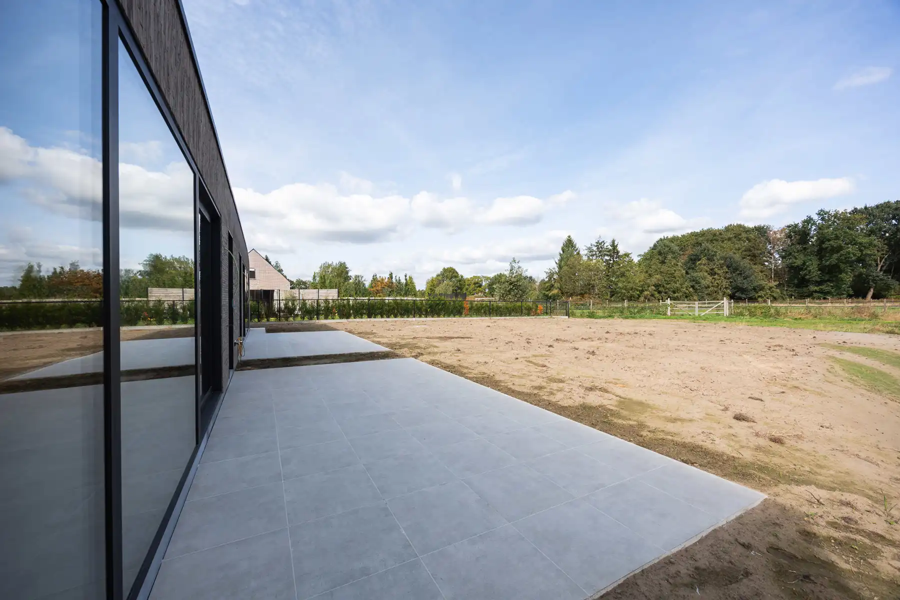 Moderne BEN-woning met zicht op groen foto 27