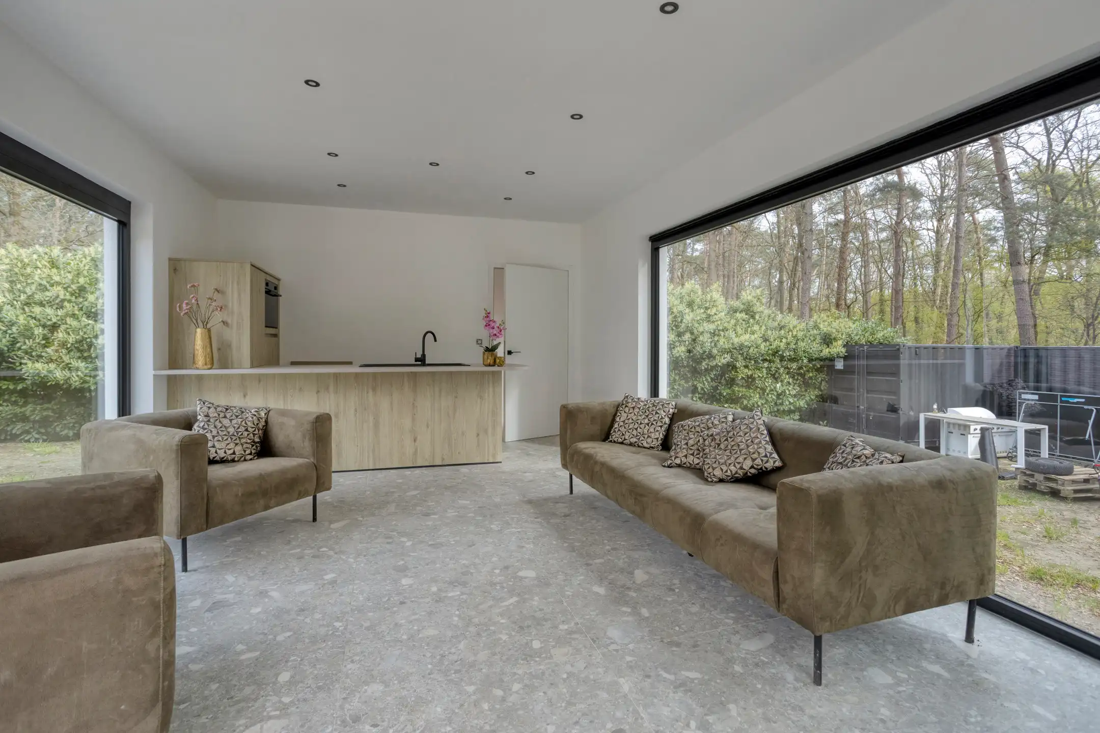 Riante villa met bijgebouw en aangrenzende bouwgrond op uniek perceel  foto 30