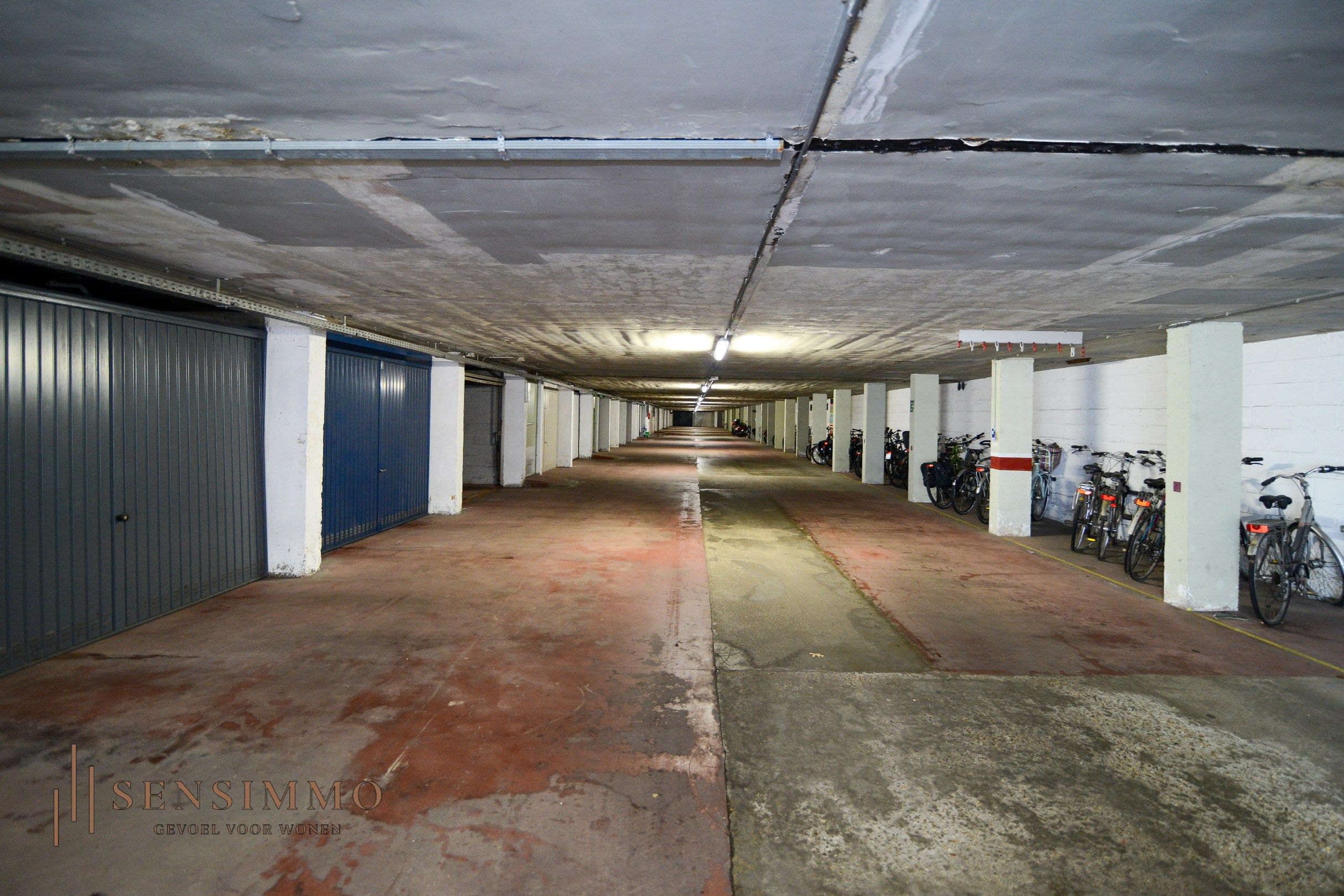 Lichtrijk en ruim 4 slaapkamer appartement met parking vlakbij Genk centrum! foto 19