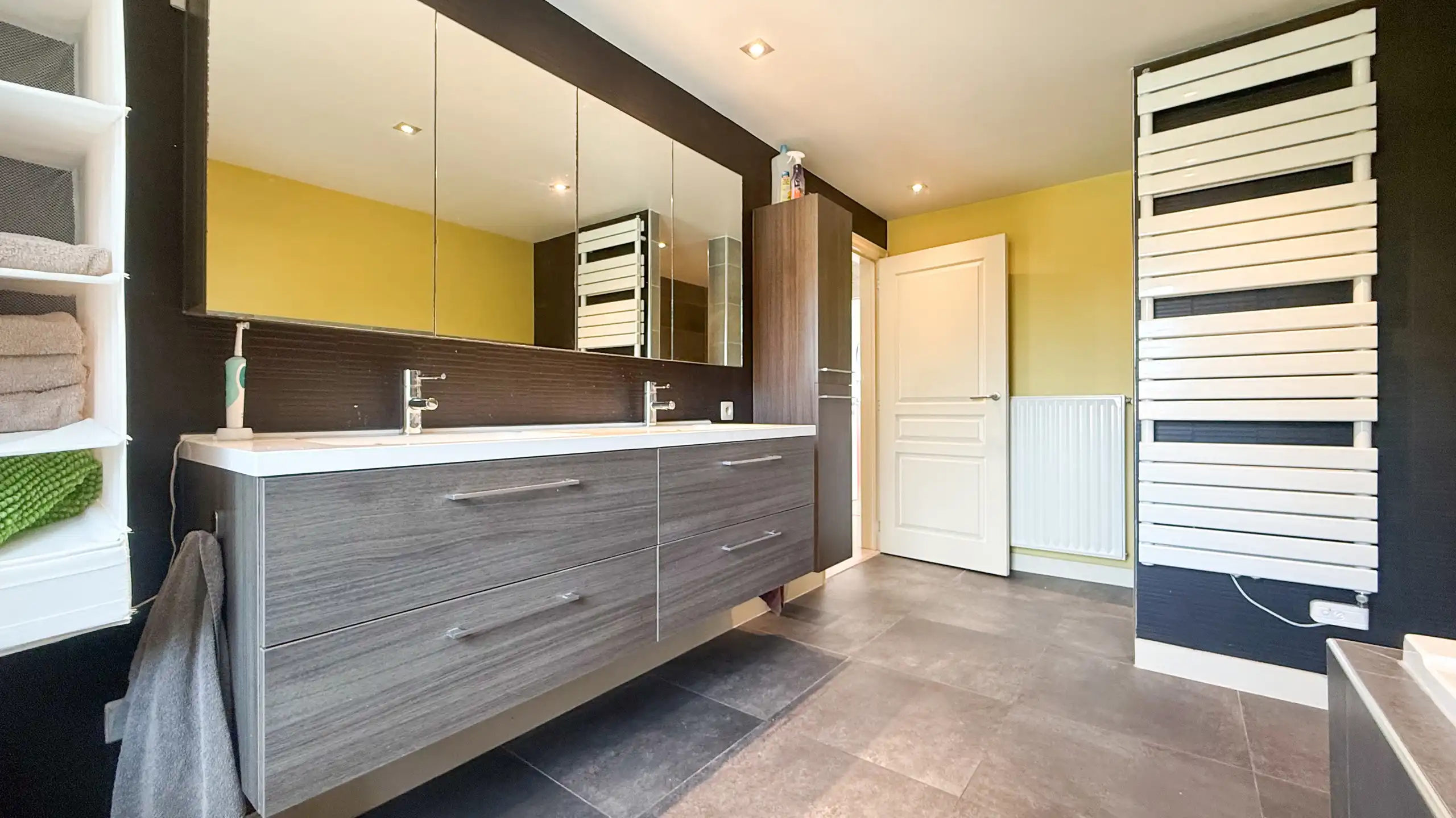 Ruime woning van 235m² met 4slpks, kelder en EPC B!  foto 30