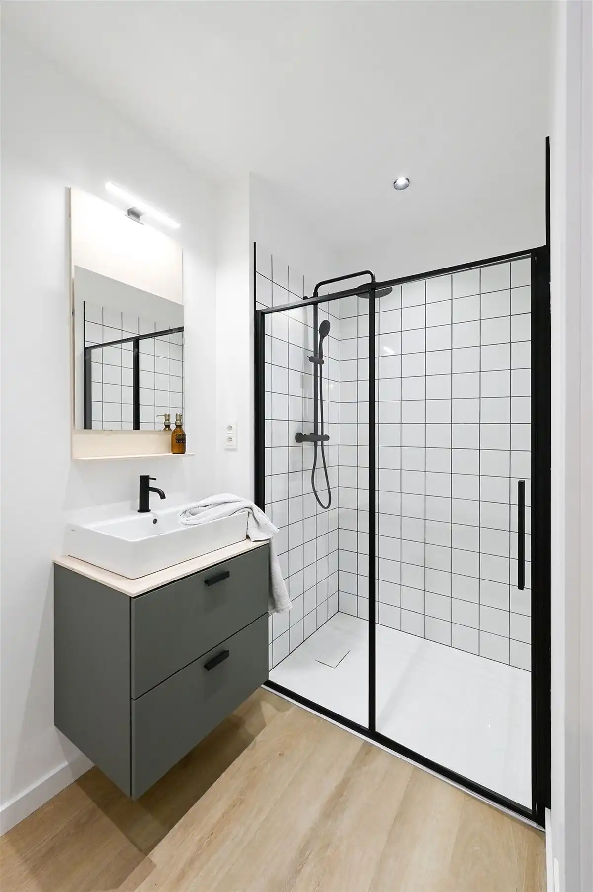 Top gerenoveerd gelijkvloersappartement foto 21