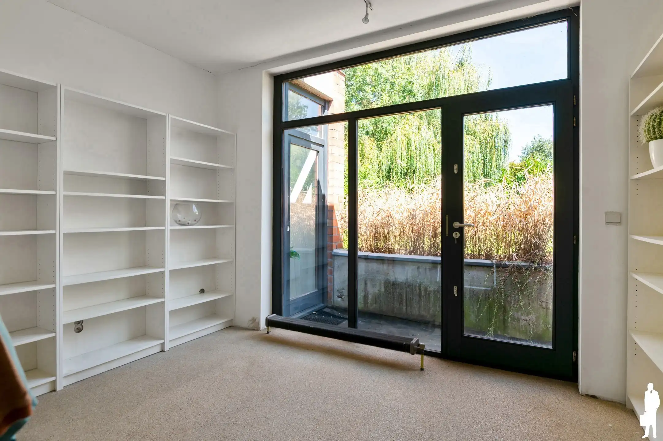 Welgelegen te renoveren villa met 5-7 slpks en 2 badks foto 36