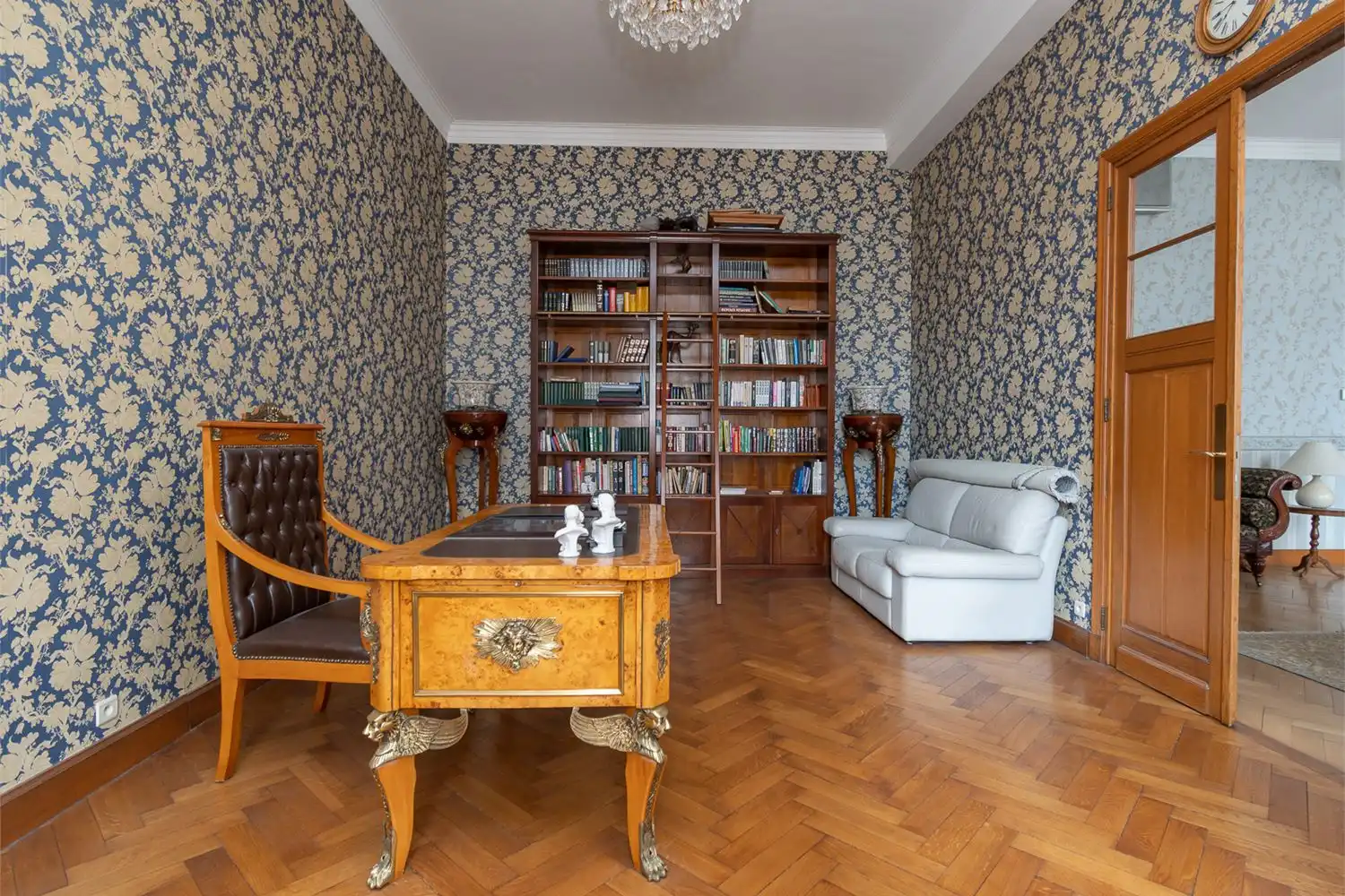 Riant appartement (220m²) met fantastische originele elementen in Residence Maritime met giga terras (35m²) en optionele parking op toplocatie aan de Meir/Handelsbeurs in hartje Antwerpen foto 16