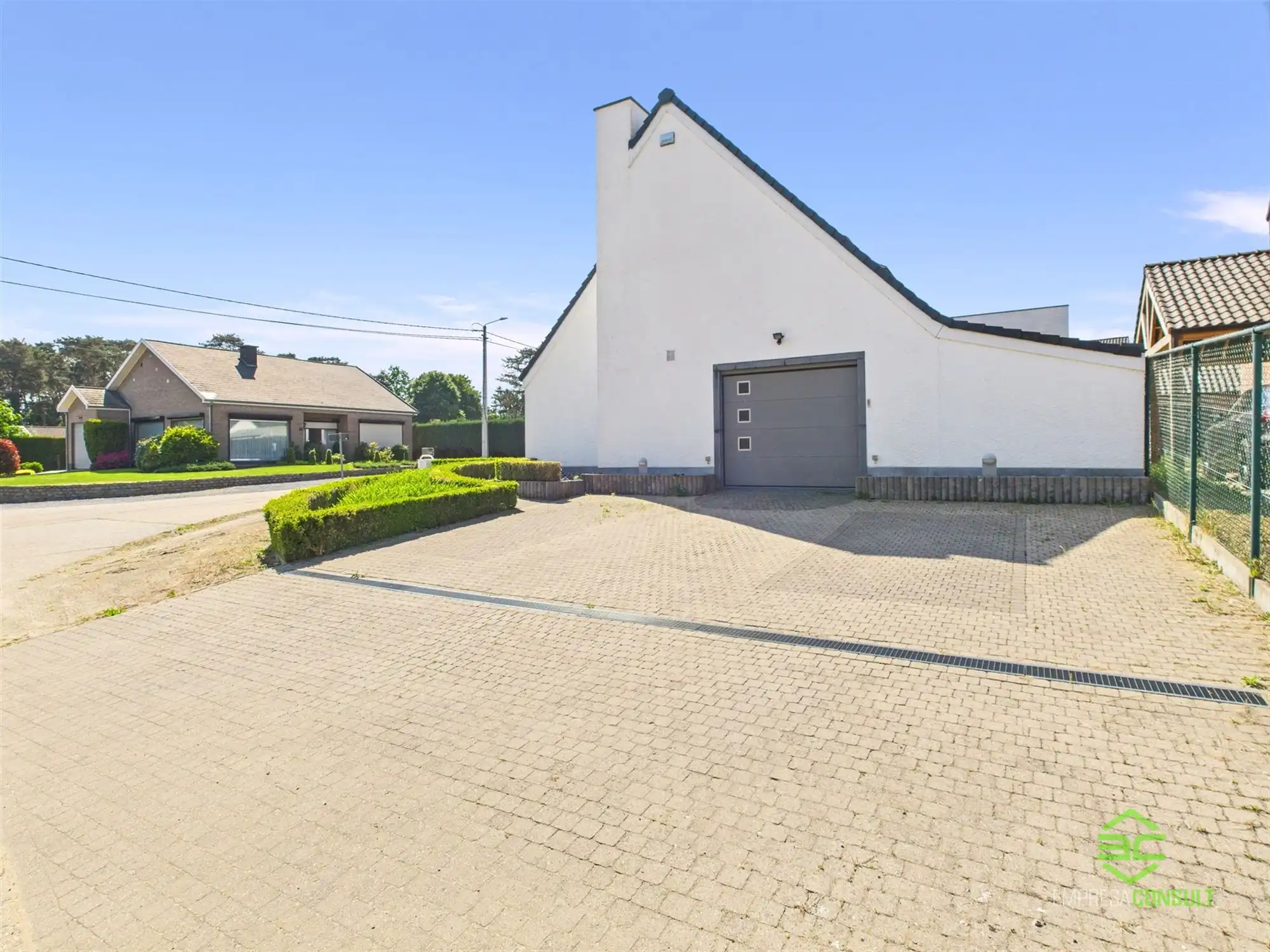 Instapklare gezinswoning met 3 slpk in Linkhout! foto 2