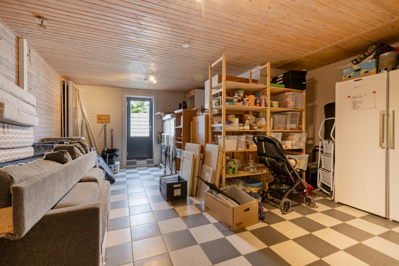 Verrassend ruime woning met 5 slaapkamers en bureau! foto 14