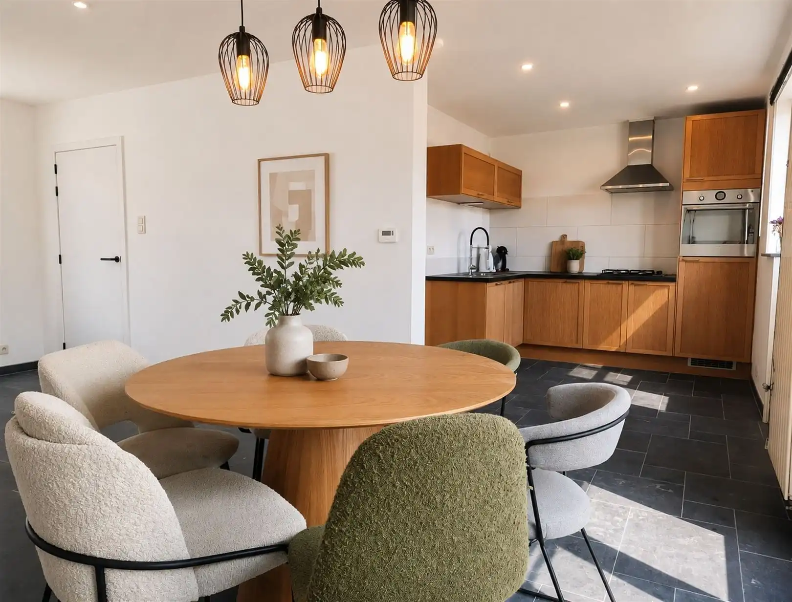 Eigentijdse woning, optimaal wooncomfort met eigentijdse look and feel. Heel energiezuinig dankzij grondige totaalrenovatie. foto 4