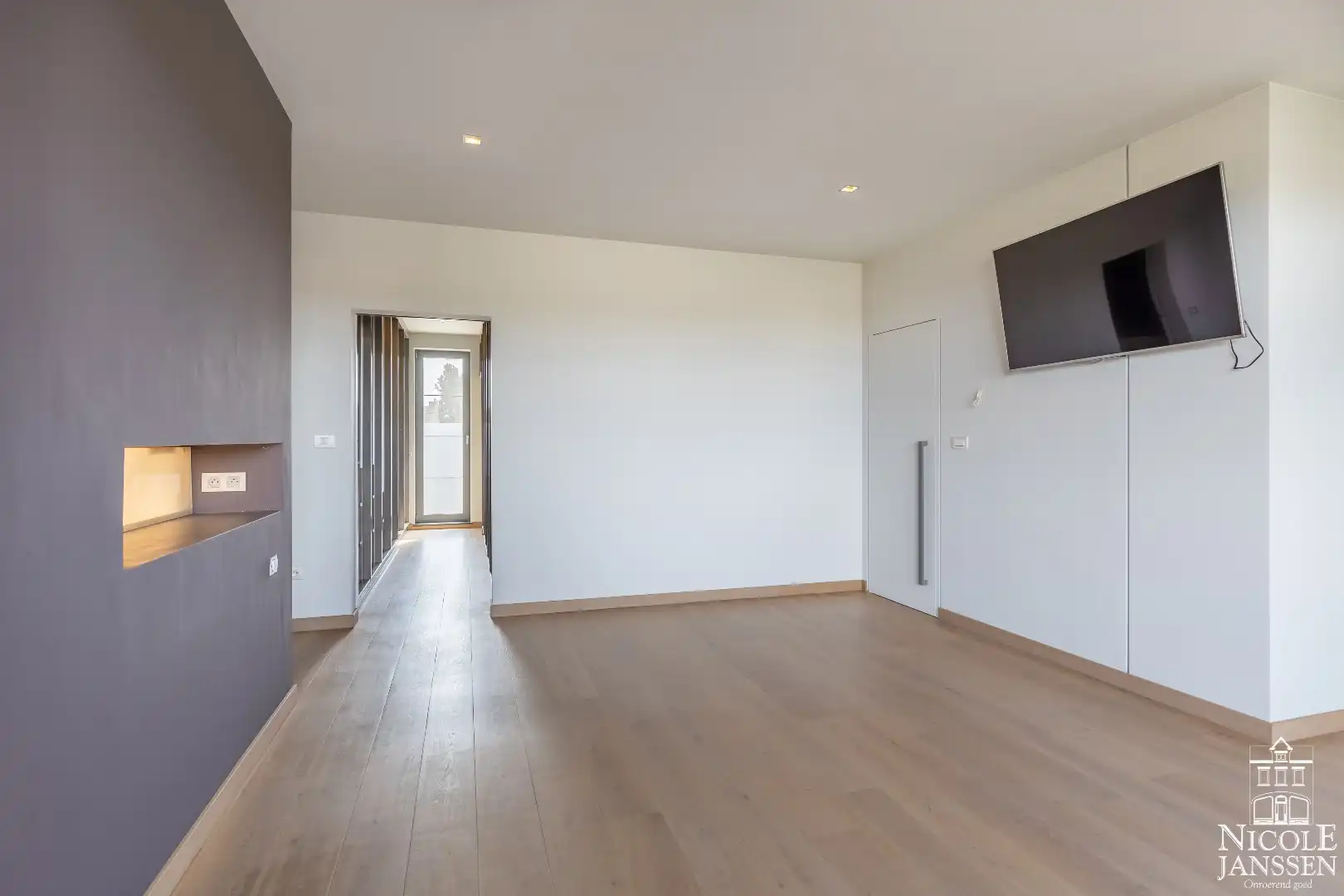 Zeer moderne en luchtige woning met twee slaapkamers gelegen op een rustige locatie foto 26