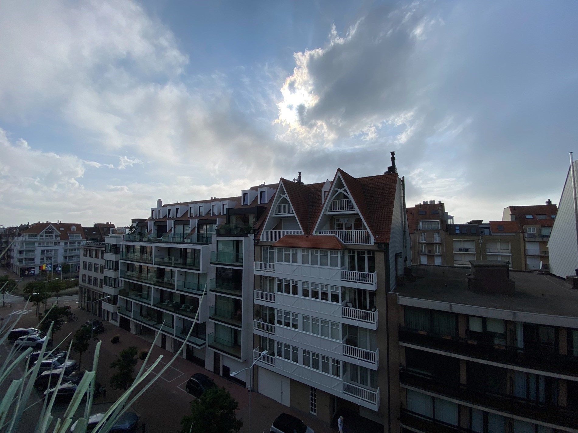 ONGEMEUBELD - Lichtrijk duplex-appartement te Paul Parmentierlaan met ruime terrassen op wandelafstand van de Zeedijk.  foto 14