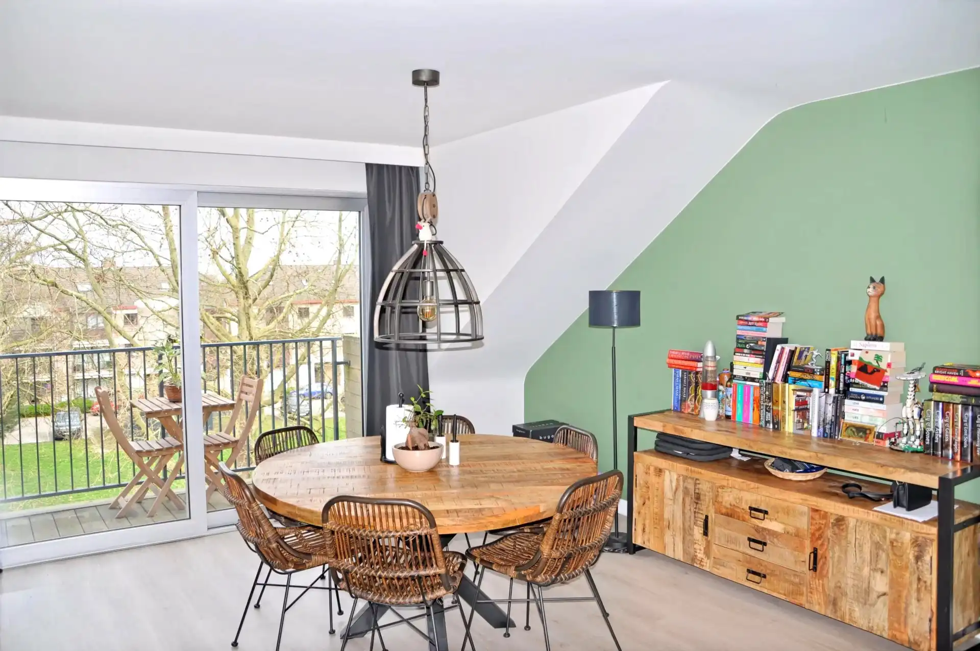 GEZELLIG APPARTEMENT MET 2 SLPKS VAN 74 M² OP EEN CENTRALE LIGGING IN HASSELT foto {{pictureIndex}}