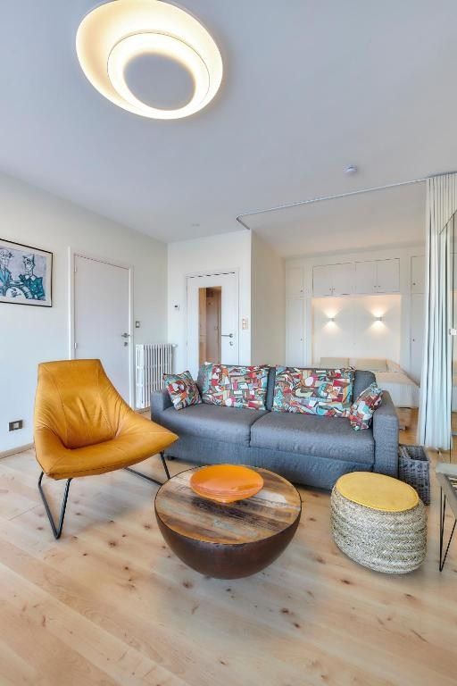 INSTAPKLARE STUDIO MET SCHITTEREND ZICHT OP ZEE  foto 12