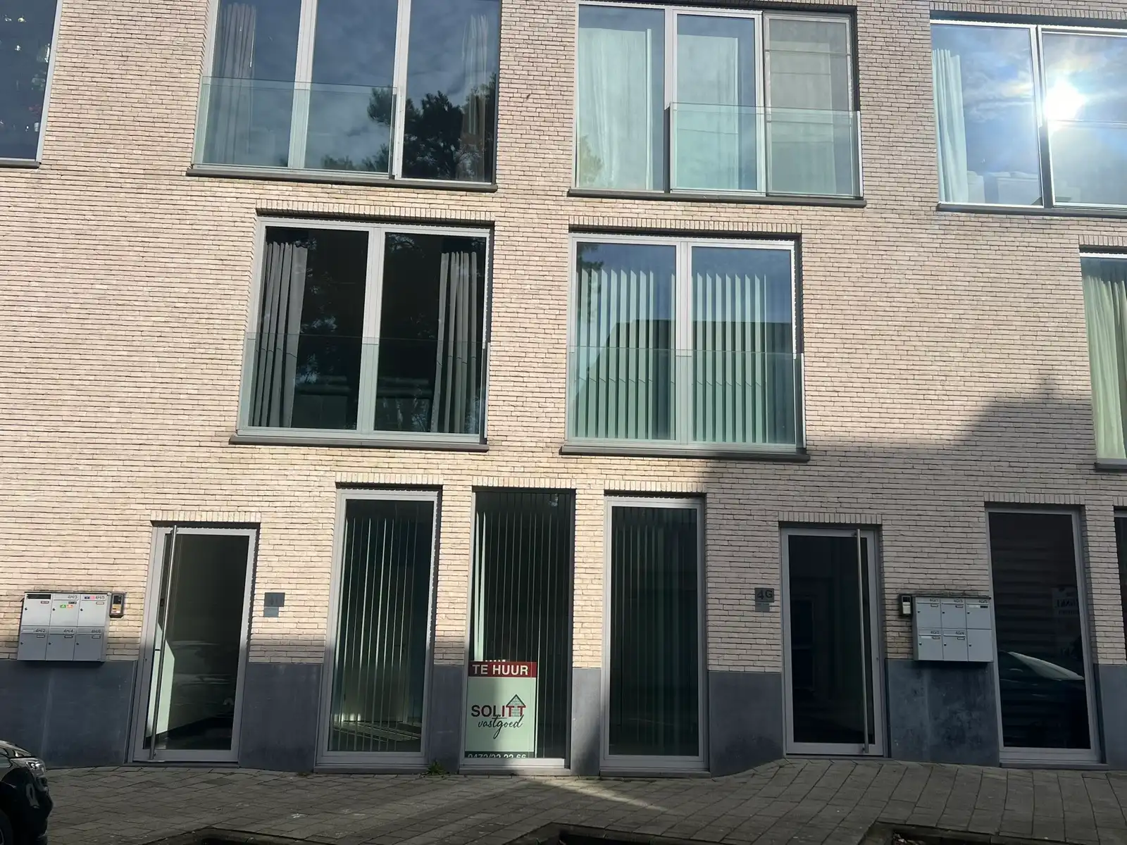 Ruim gelijkvloers appartement  met tuin op topligging. foto {{pictureIndex}}