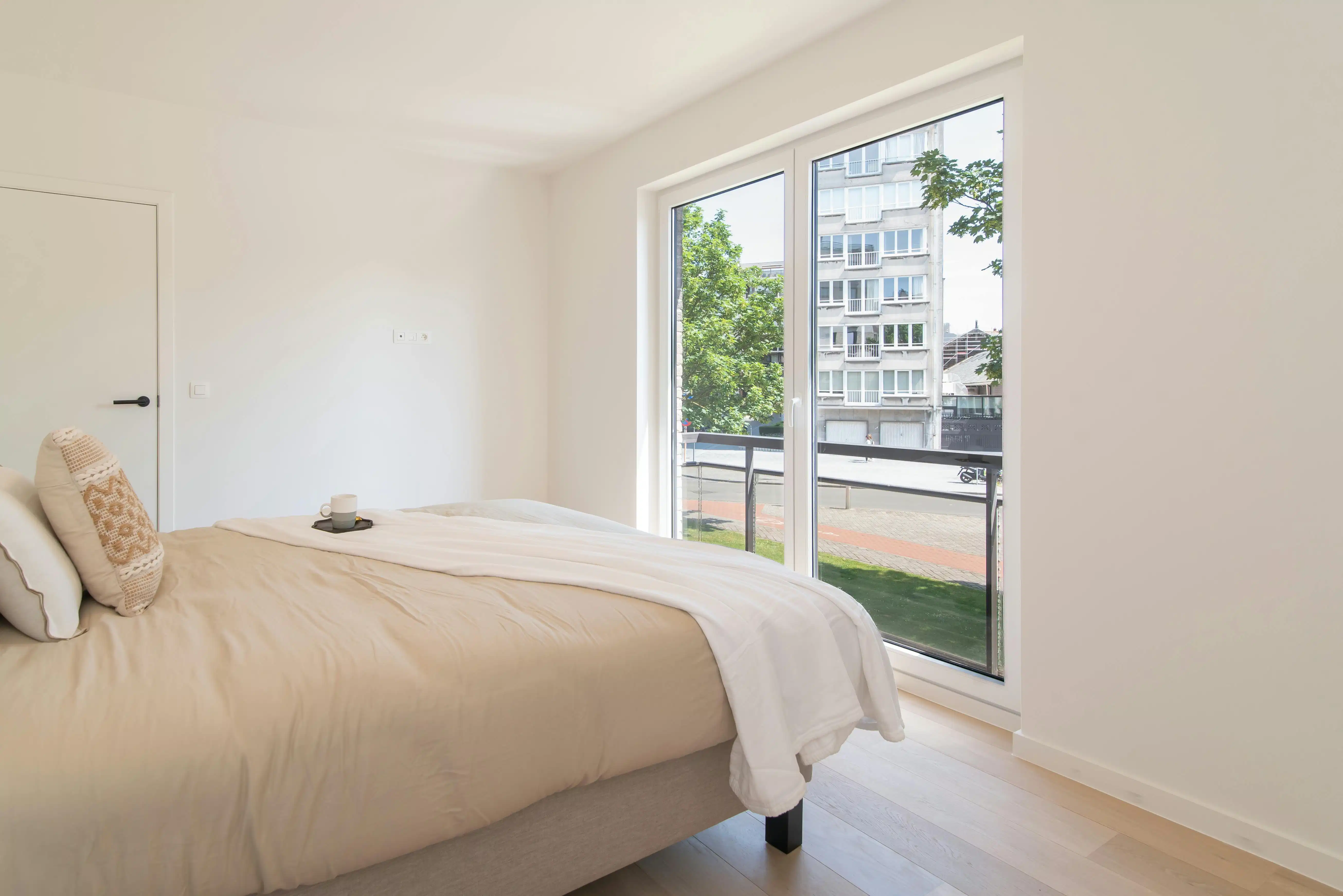 Schitterend gerenoveerd appartement met een prachtig open zicht foto 18