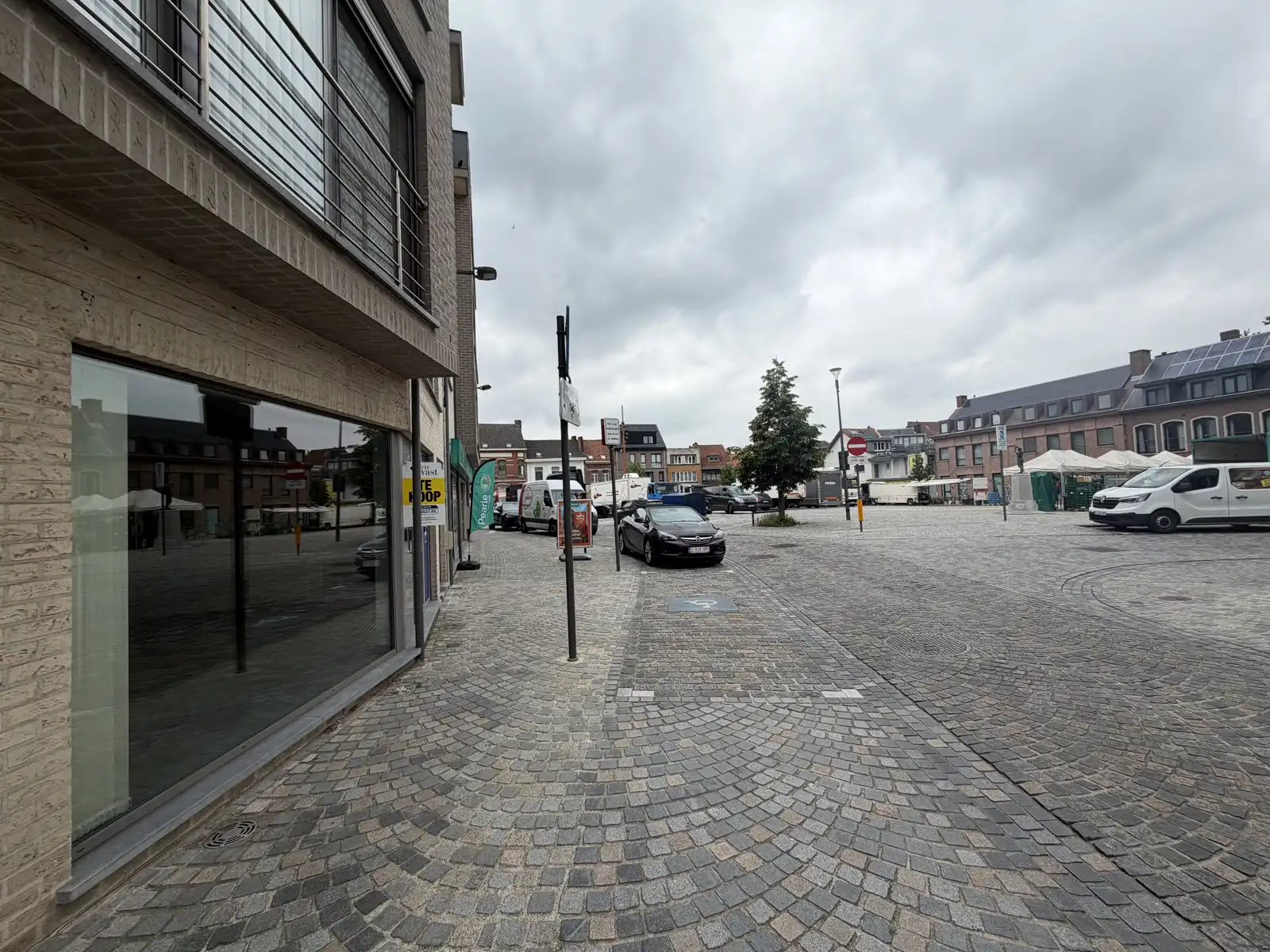 Gunstig gelegen commercieel gelijkvloers in centrum Ekeren! foto 15