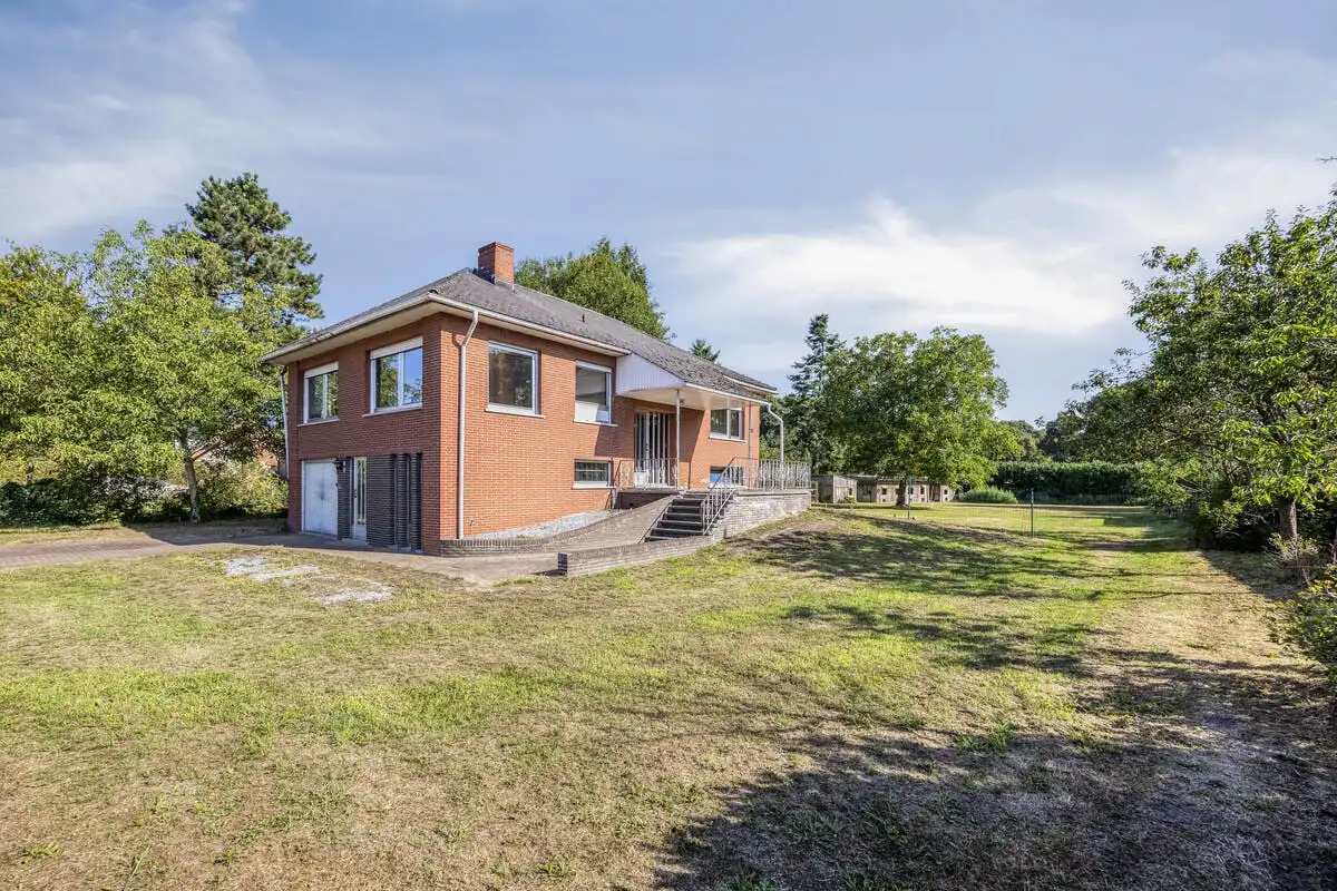 Hoofdfoto van de publicatie: te renoveren huis op een perceel van 2445m² te koop in Geel