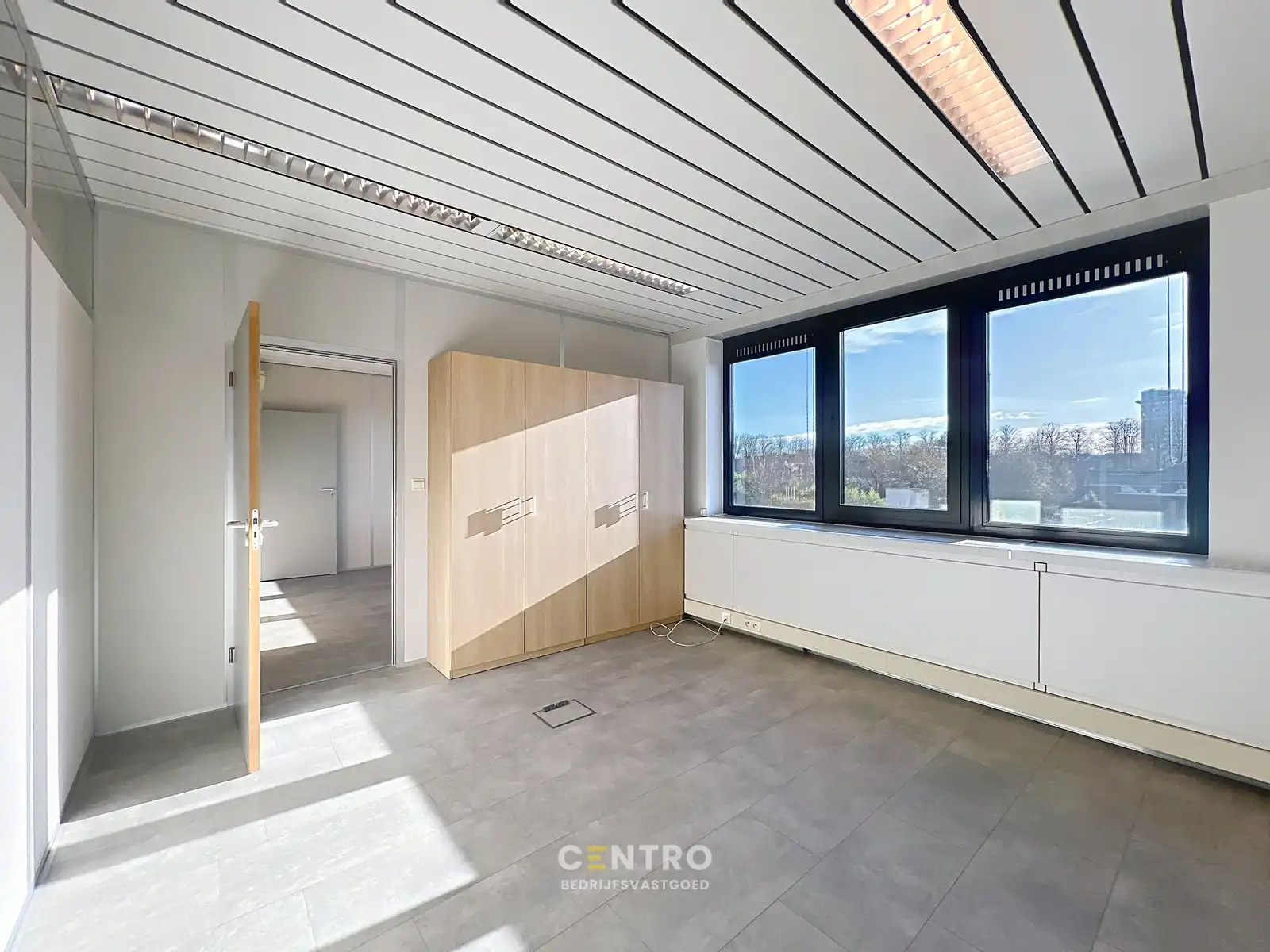 Instapklare kantoorruimte 175m² met perfecte VISIBILITEIT aan 't Hoge - opsplitsbaar. foto 10