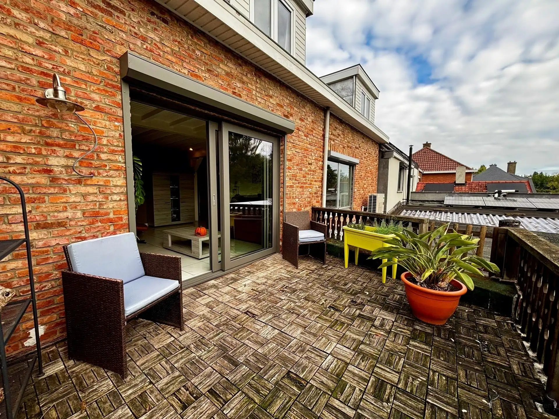 Handelspand met woonst, garage en tuin foto 6