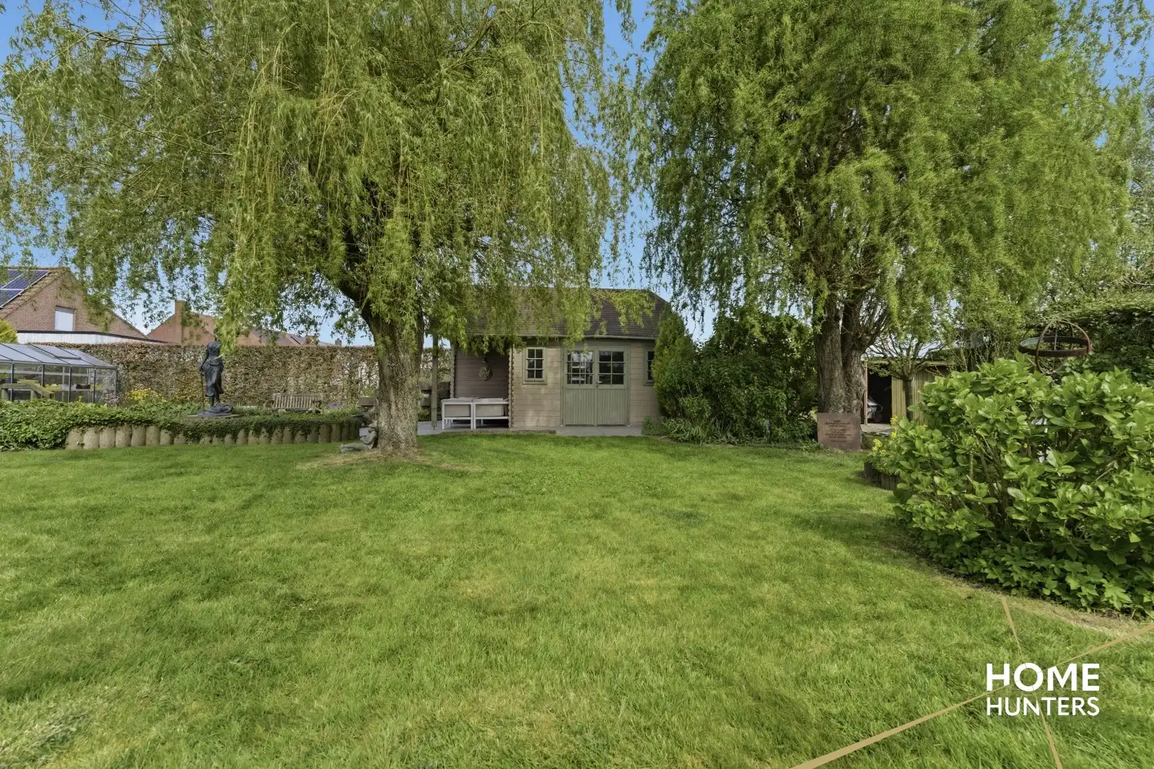 Instapklare villa met 5 slaapkamers, een ruime garage en een prachtige tuin te Dikkebus foto 35