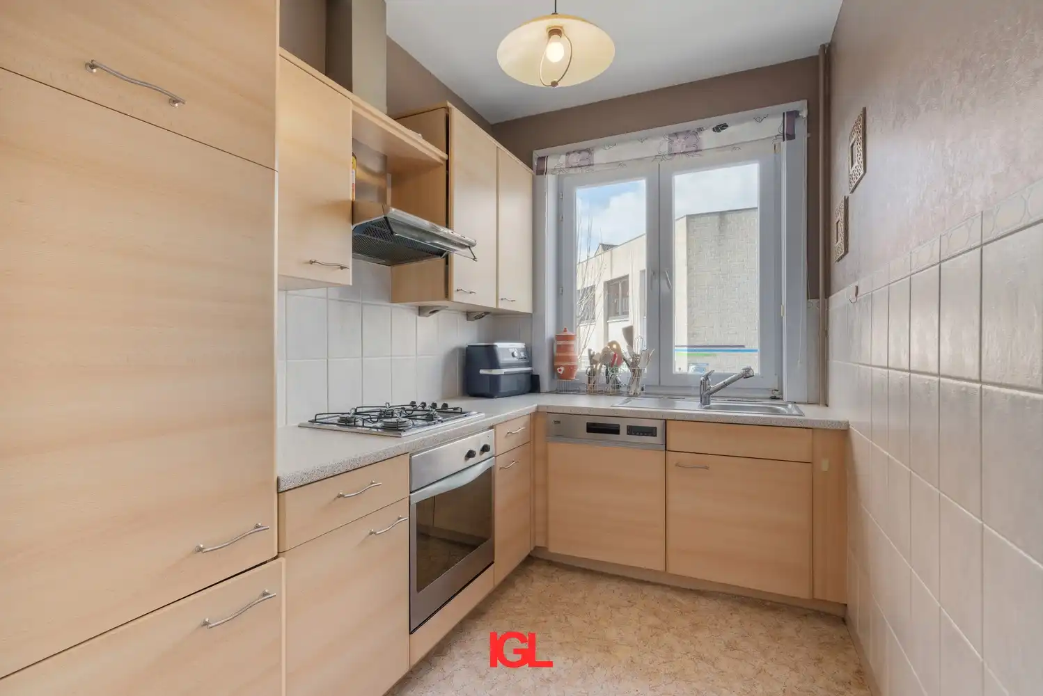 3 gevel woning met 2 slaapkamers, garage en tuin! foto 8
