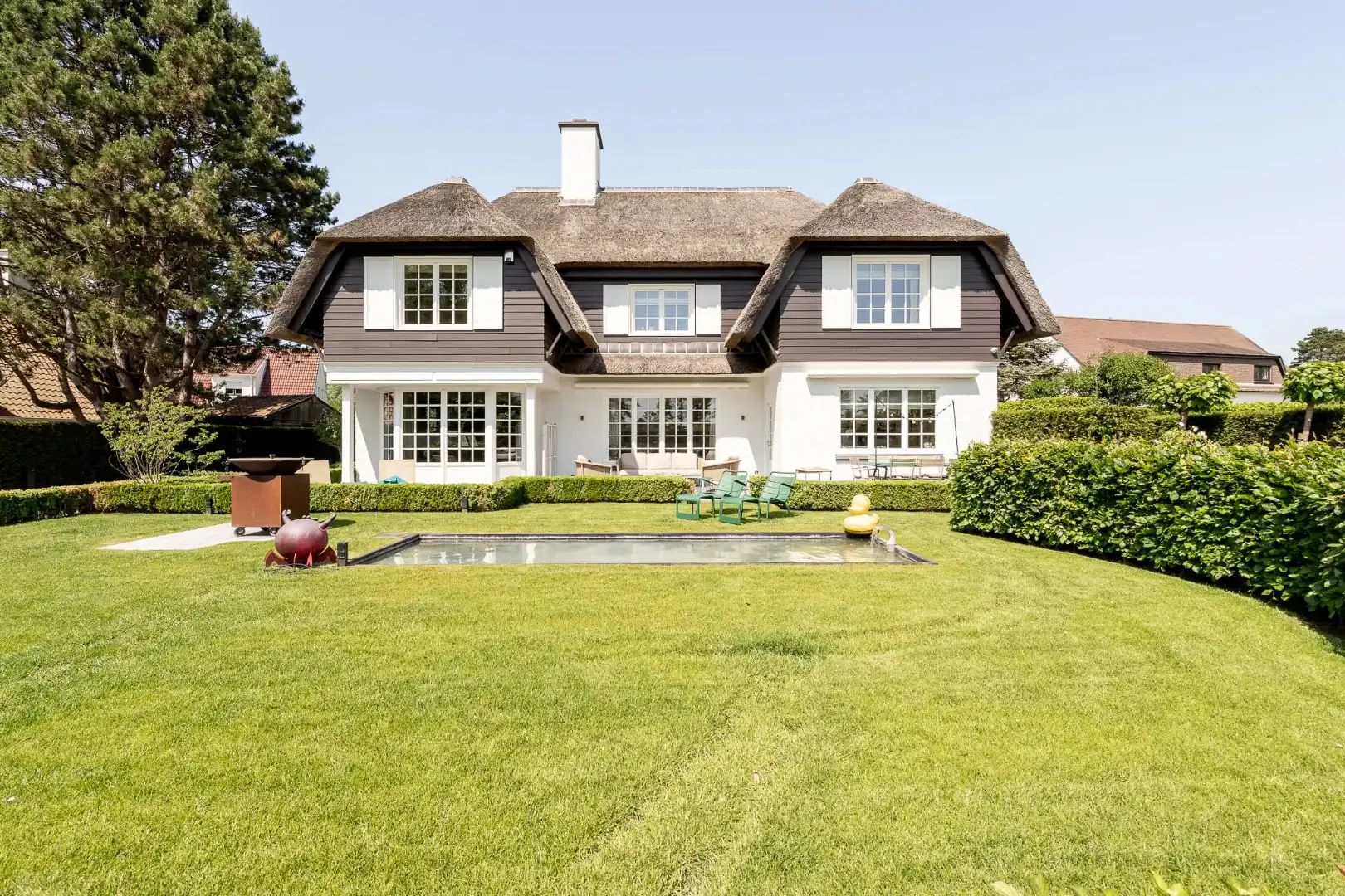 Elegante instapklare villa met zuidgerichte tuin foto {{pictureIndex}}