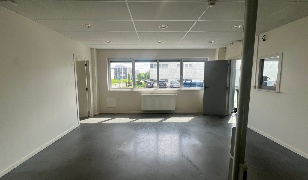 Bedrijfsgebouw met laadkade te koop in Zottegem foto 13