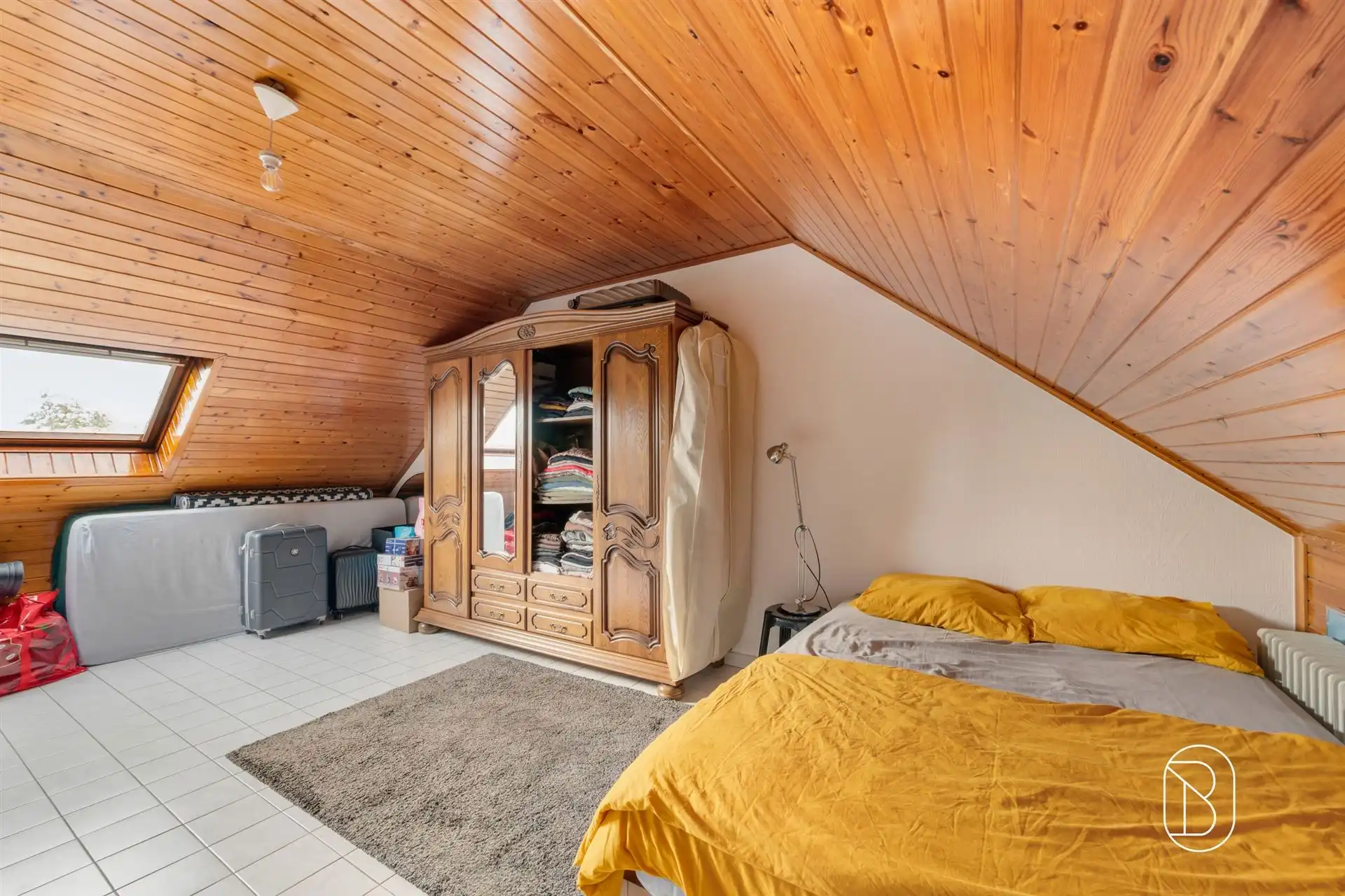 Ruime woning met atelier, bureau en maar liefst 3 garages foto 16